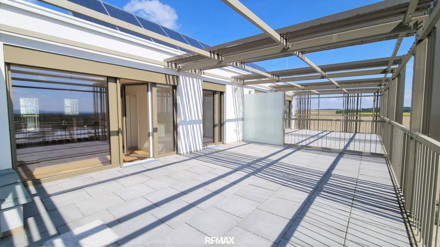 Modern 4-room maisonette in Ebergassing with balcony, 2 terraces & underground garage