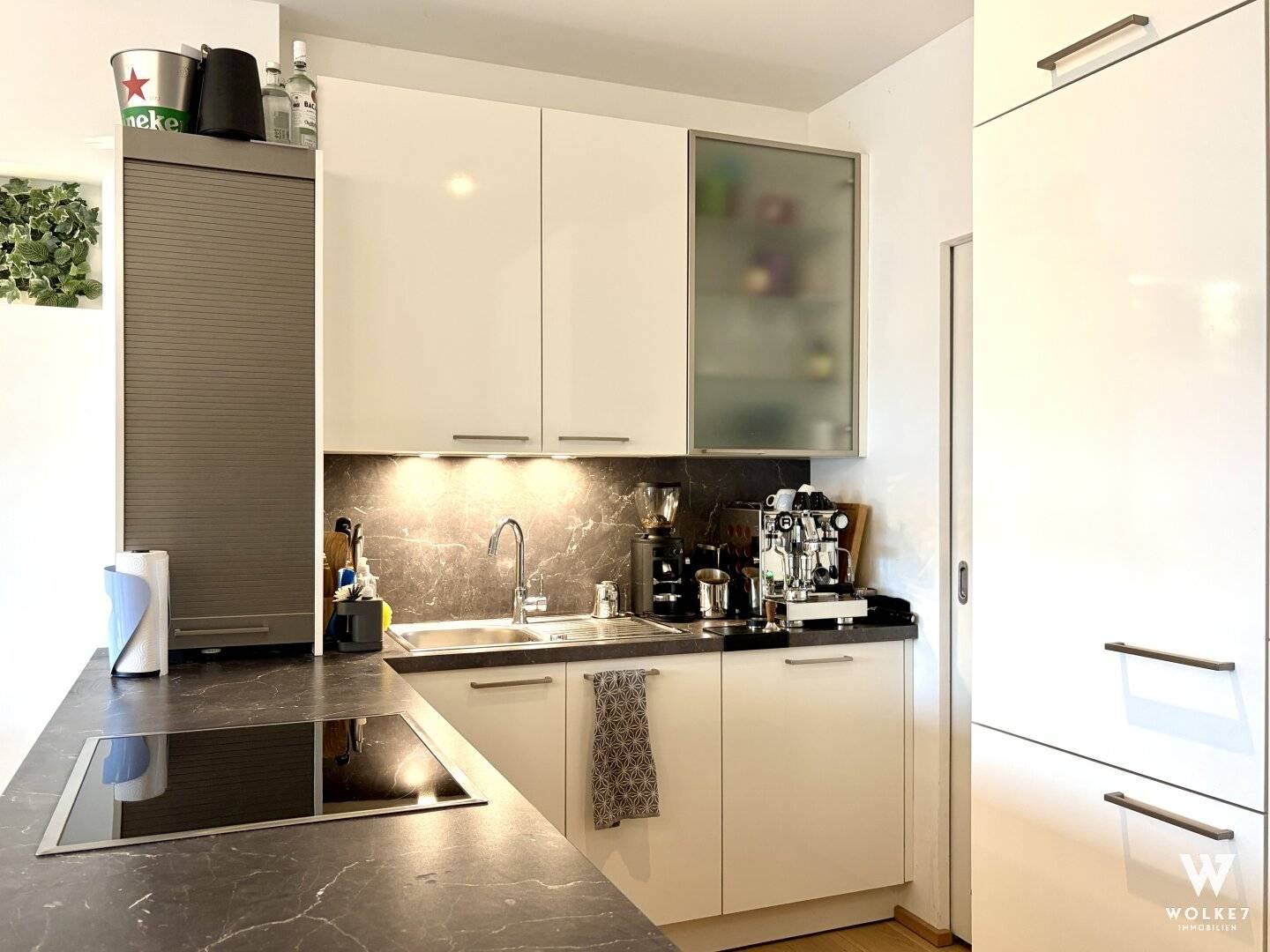 Moderne 3-Zimmer-Wohnung mit großer Loggia und Tiefgaragenstellplatz und POOL!