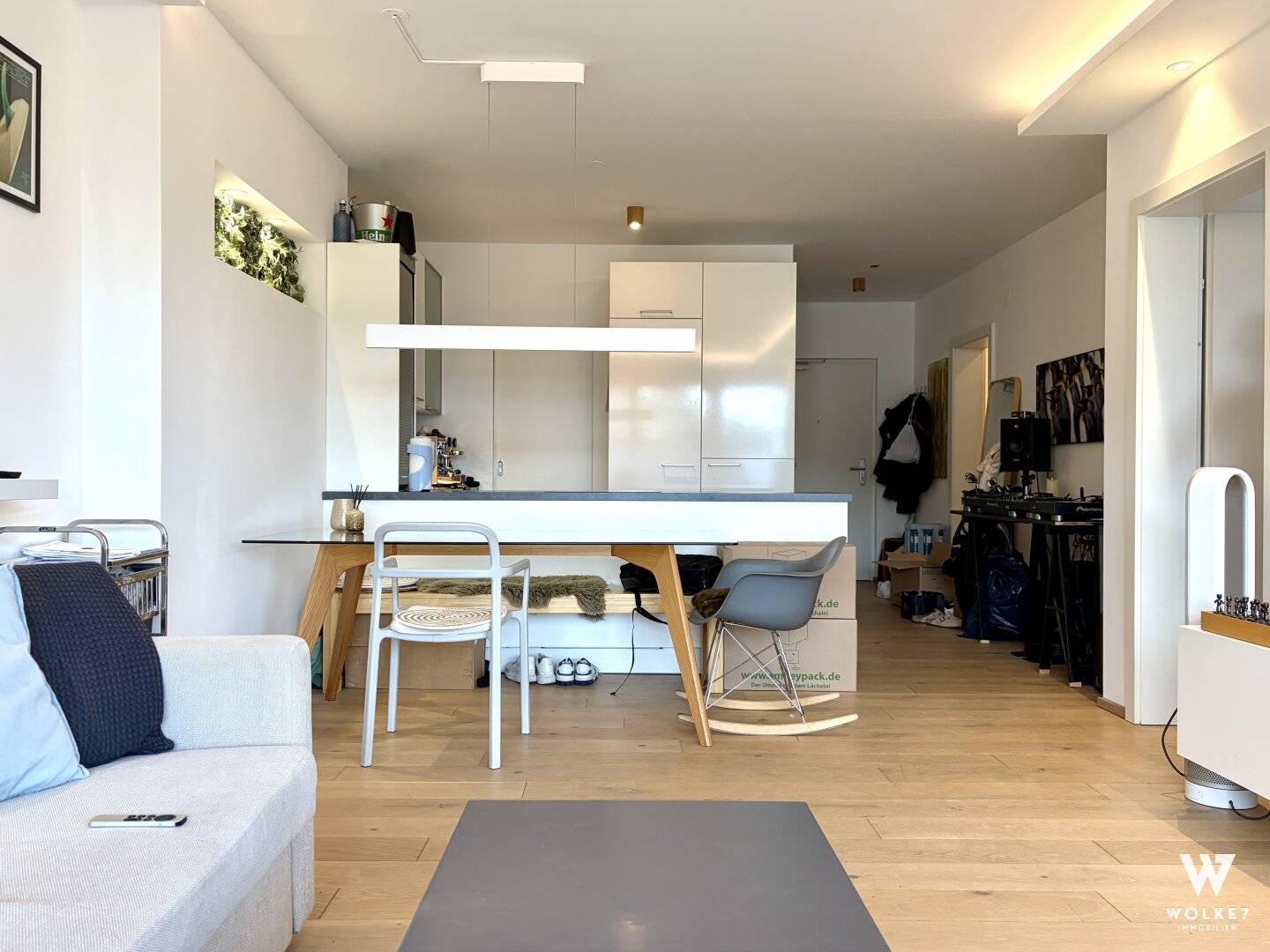 Moderne 3-Zimmer-Wohnung mit großer Loggia und Tiefgaragenstellplatz und POOL!