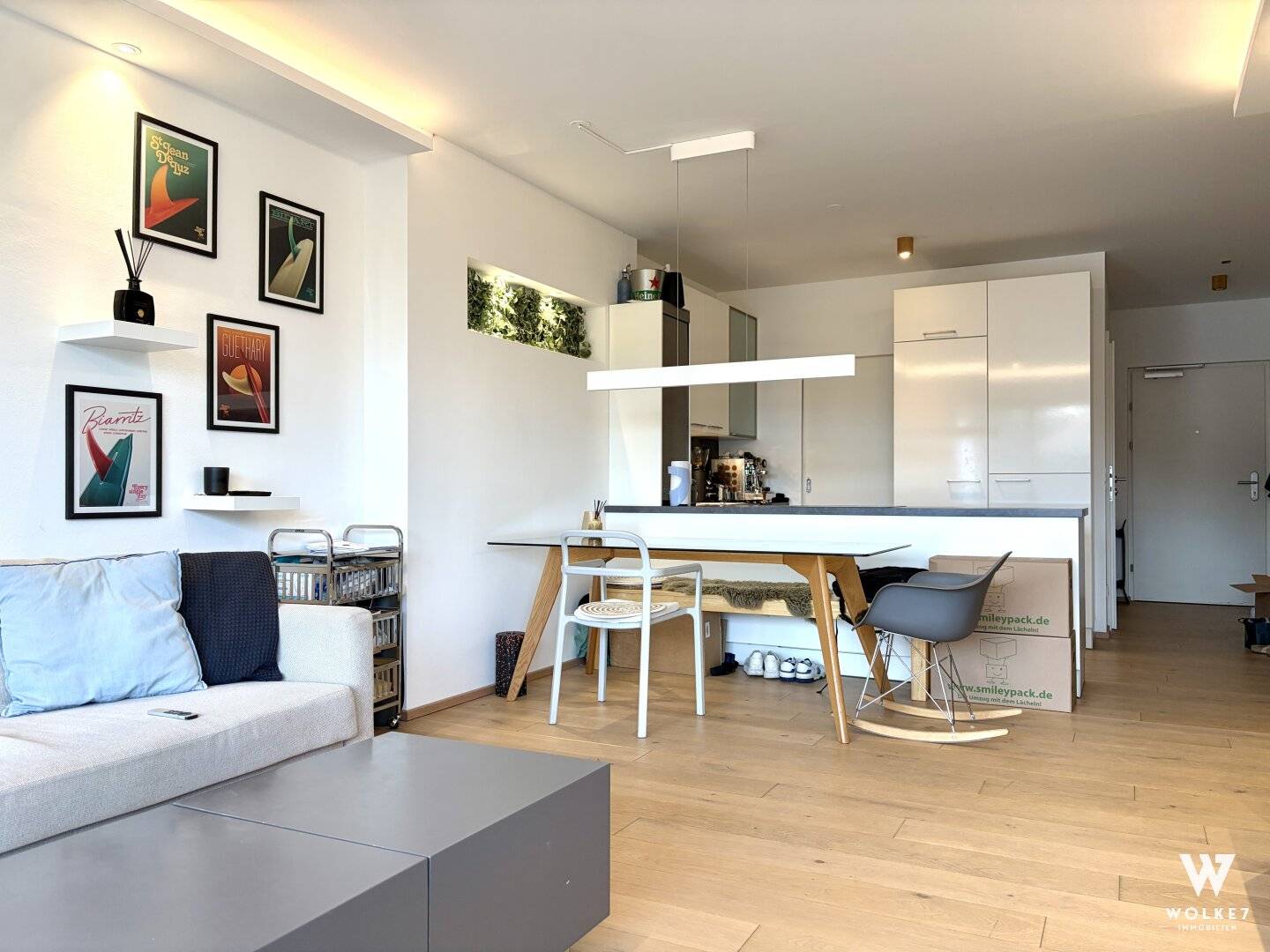 Moderne 3-Zimmer-Wohnung mit großer Loggia und Tiefgaragenstellplatz und POOL!