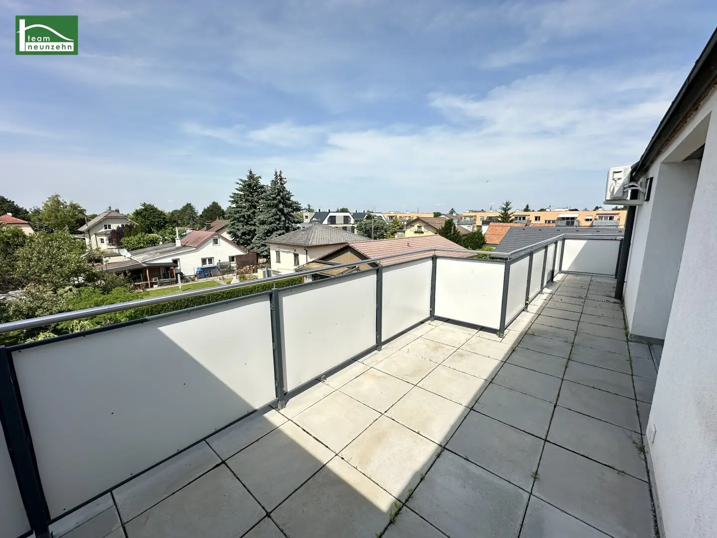 Living in the green! Air-conditioned apartment with wide view and large terrace in Essling! Lobau and Kirschenallee around the corner