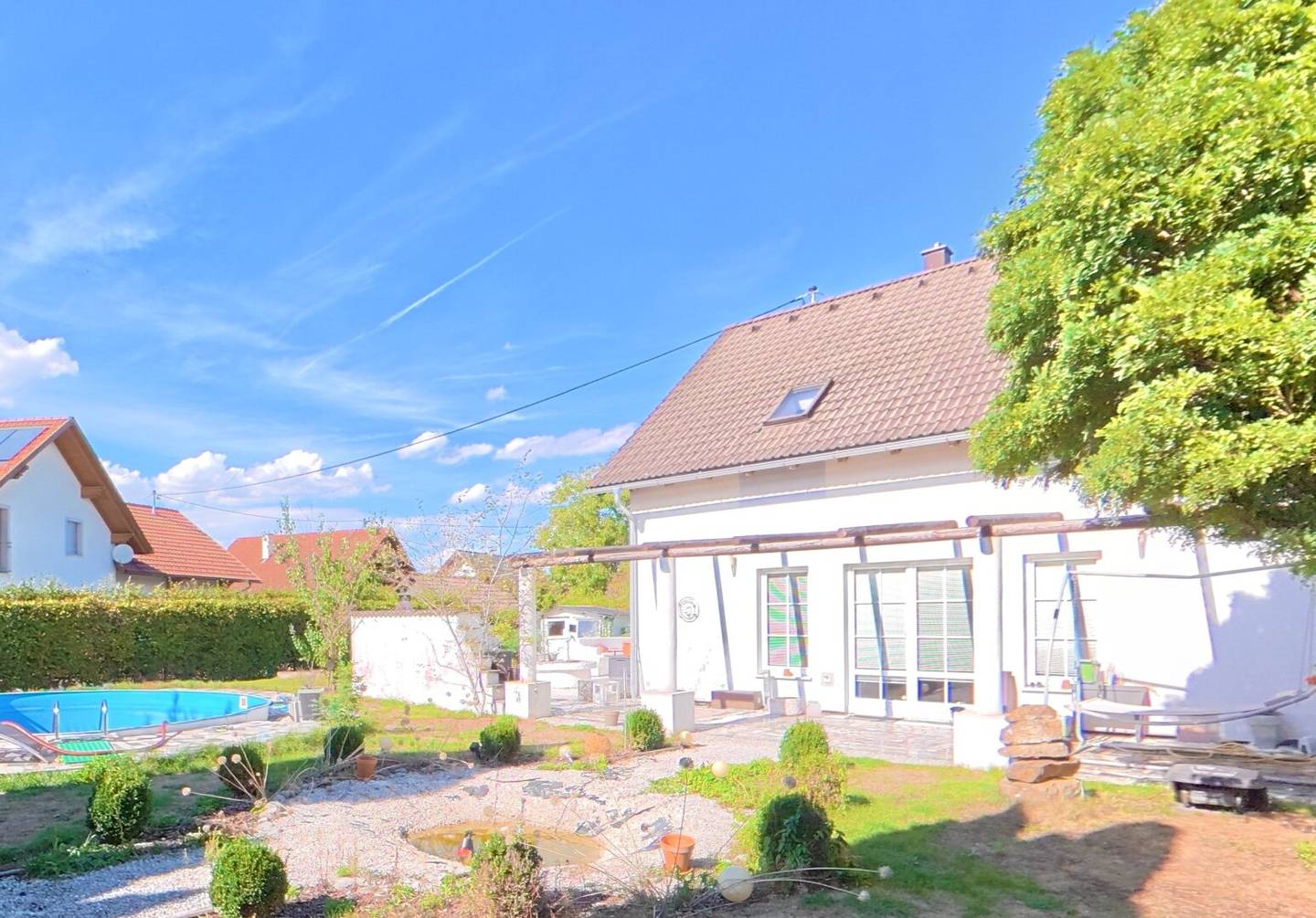 Charming 4-room single-family house in Neuzeug with 2 terraces and 3 parking spaces