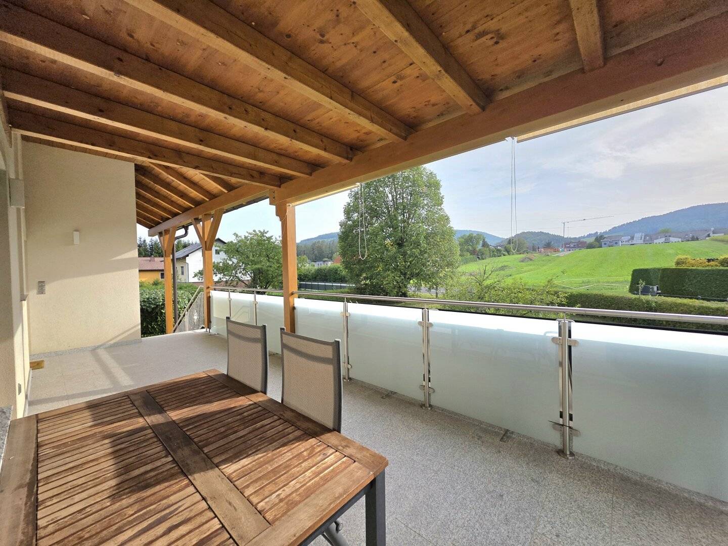 Saniertes Zweifamilienhaus in schöner Lage!