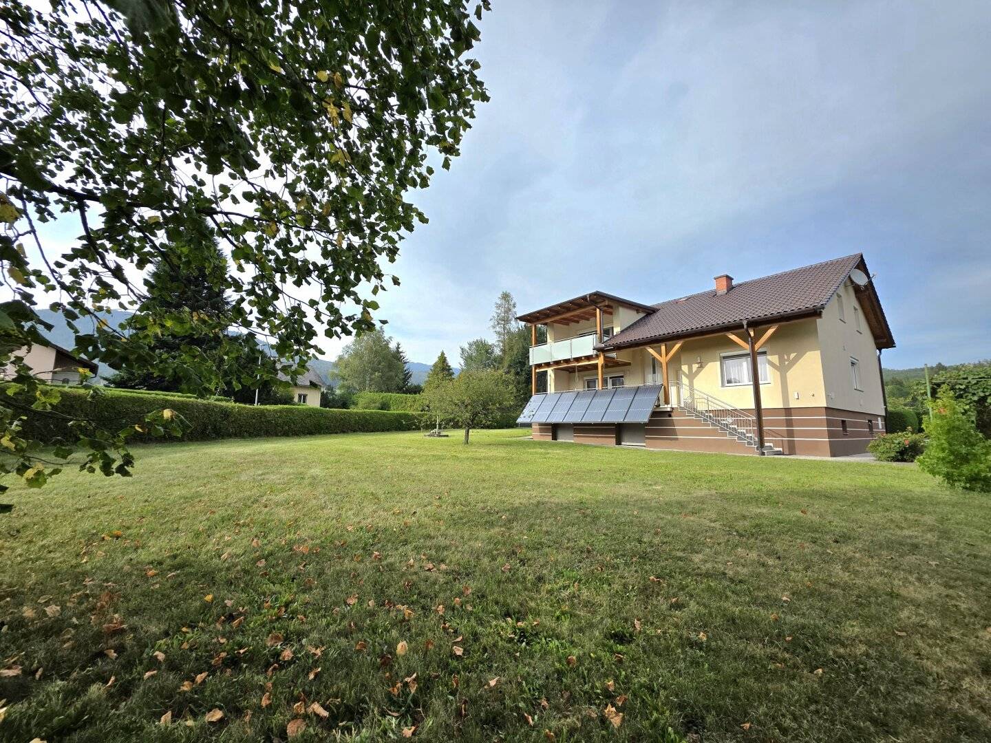 Saniertes Zweifamilienhaus in schöner Lage!