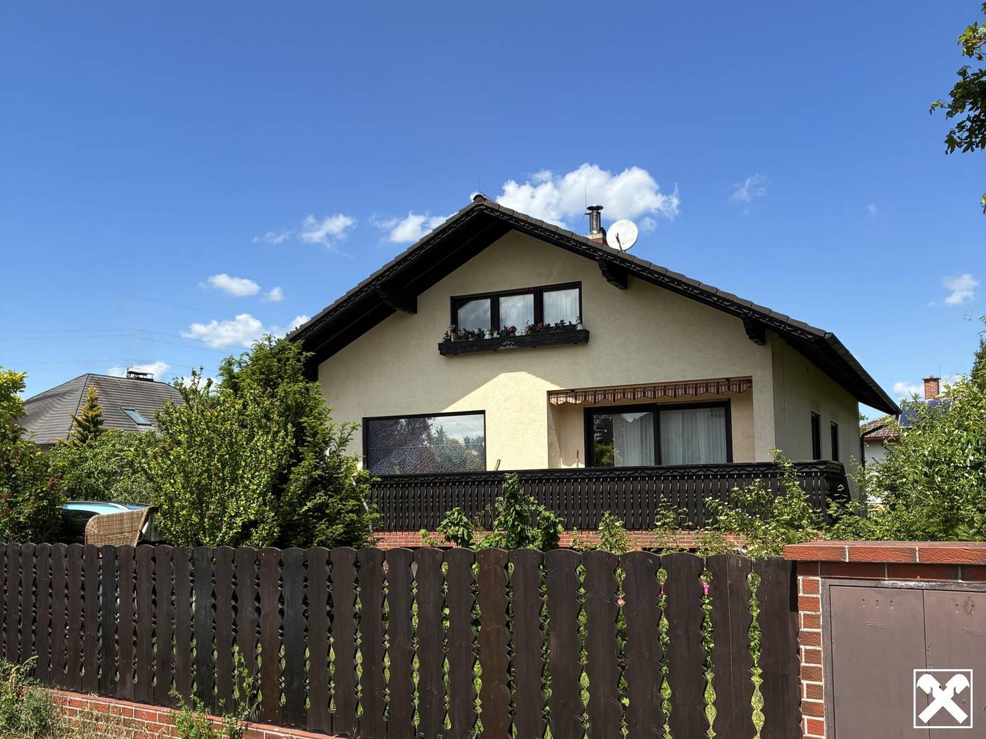 Familienwohnung mit großem Garten und Garage
