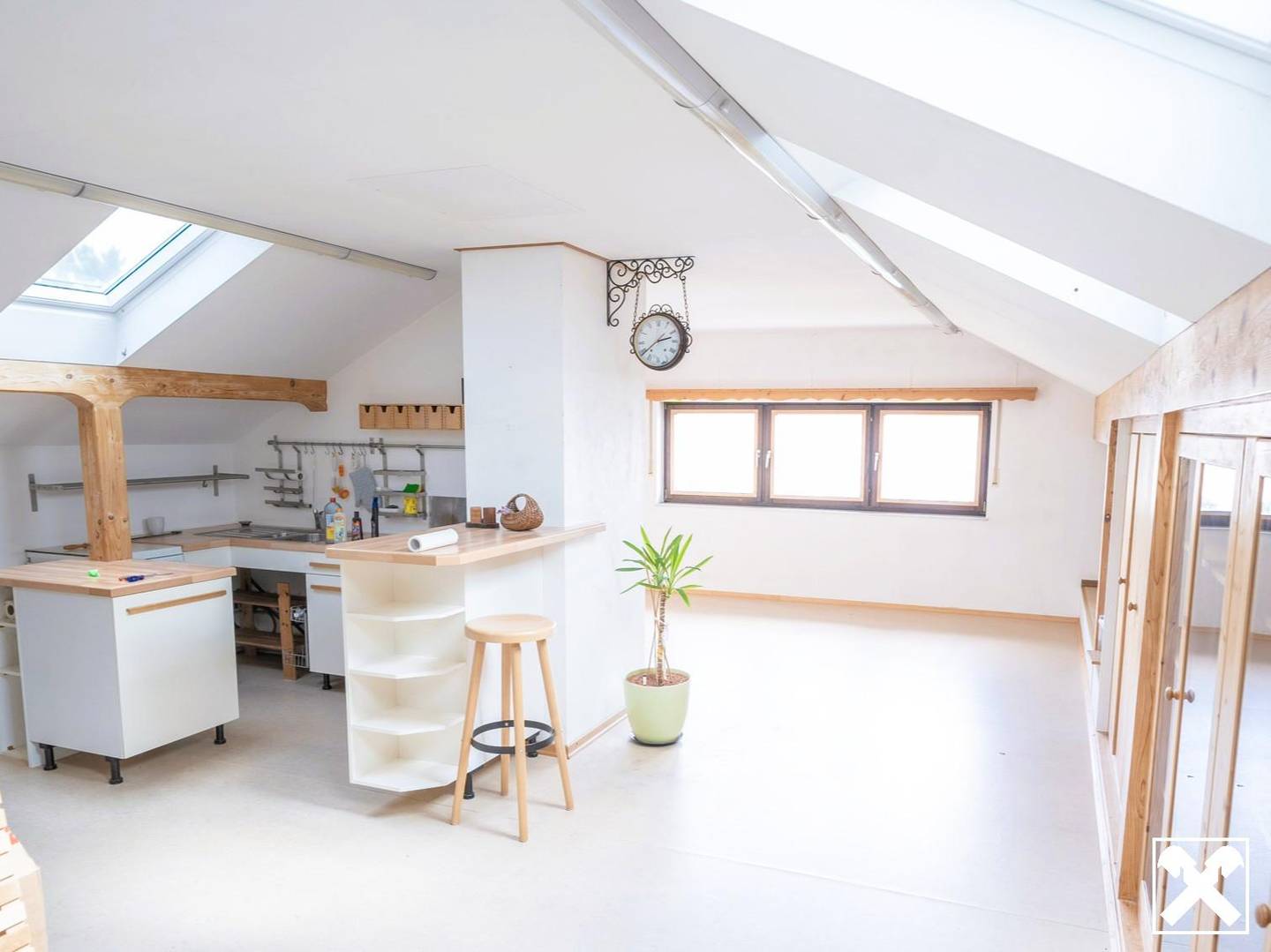 Familienwohnung mit großem Garten und Garage