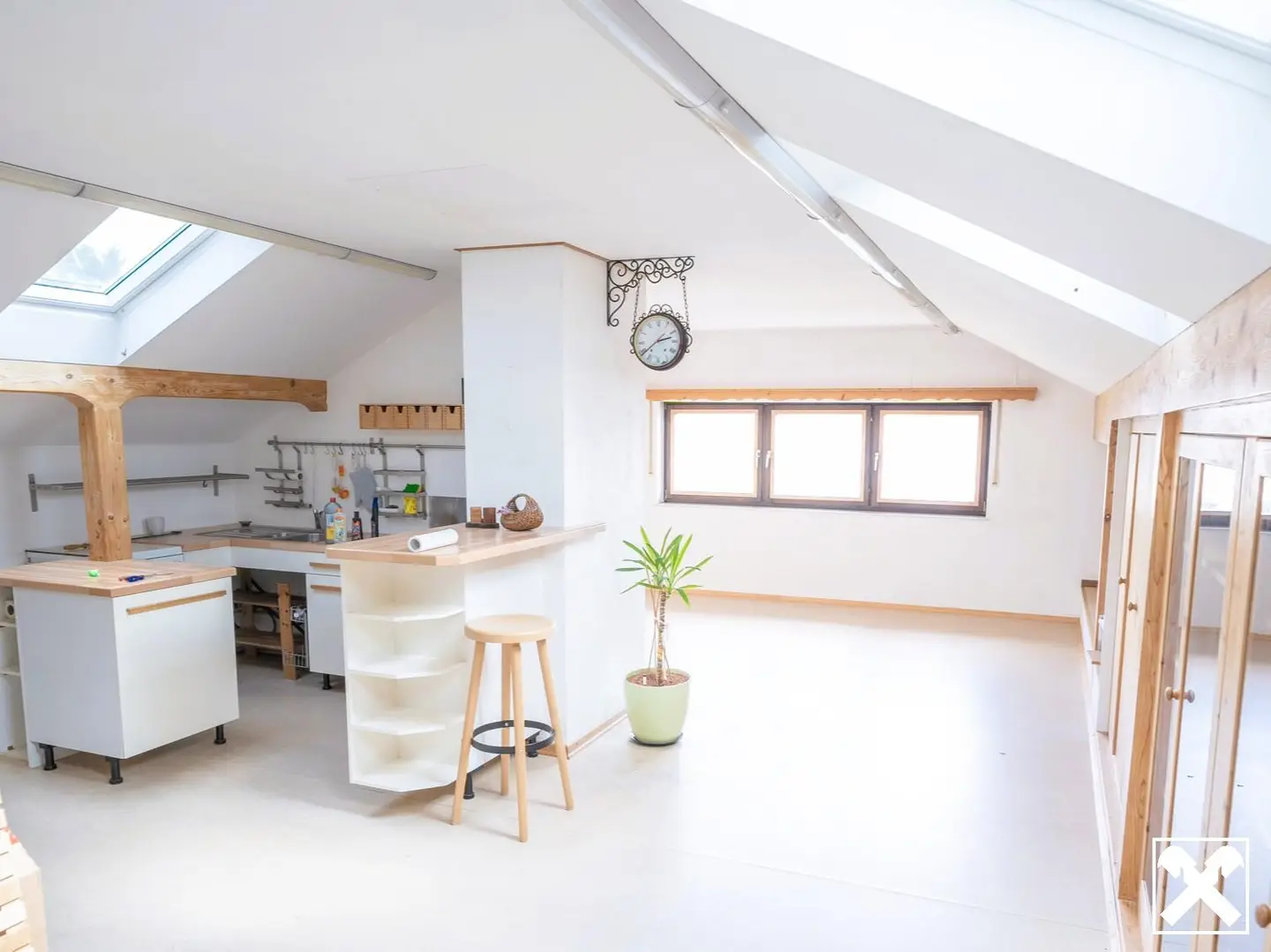 Familienwohnung mit großem Garten und Garage