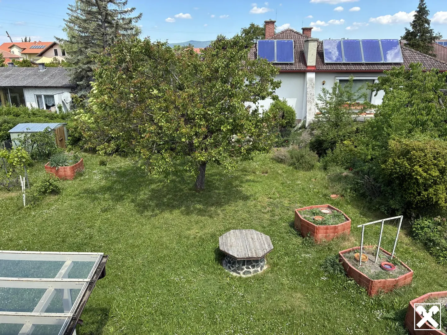 Familienwohnung mit großem Garten und Garage