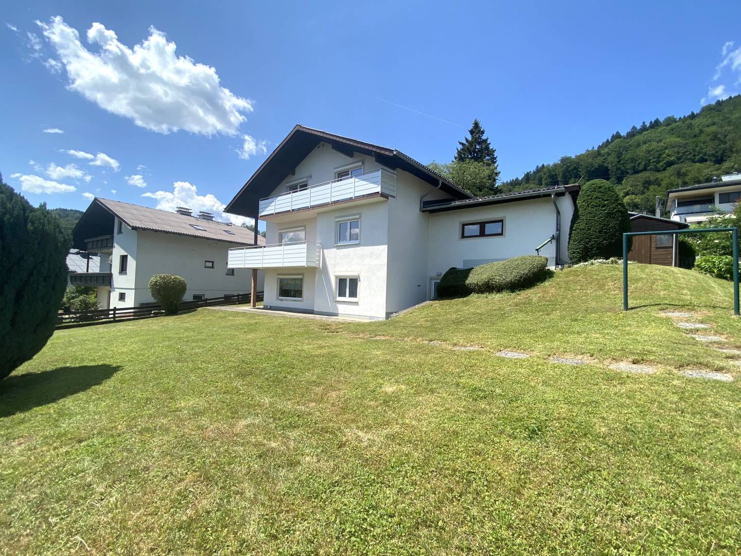 See und Bergblickwohnung mit Garten und Doppelgarage