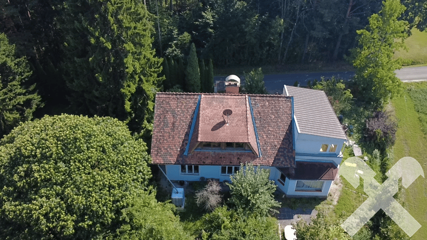 Familienwohnung mit großem Grundstück und Garage