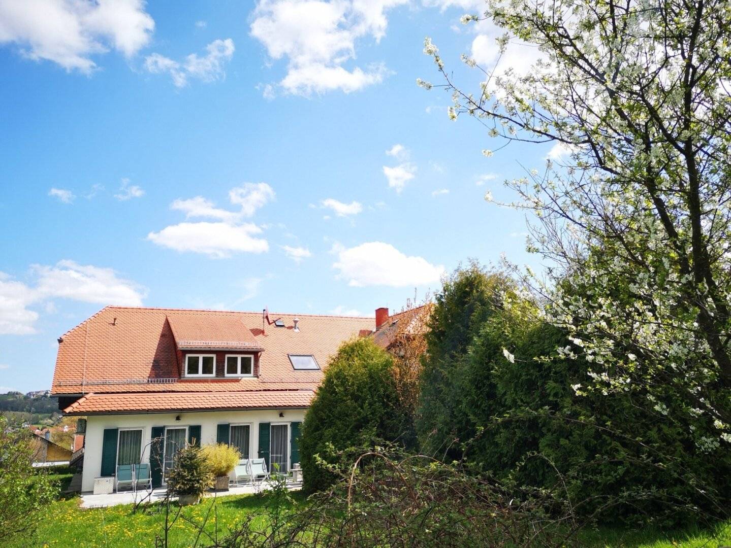 Landhaus-Villa / Gästehaus mit 8200m² Grundstück im Herzen des Thermen &amp; Vulkanlandes mit Panoramablick