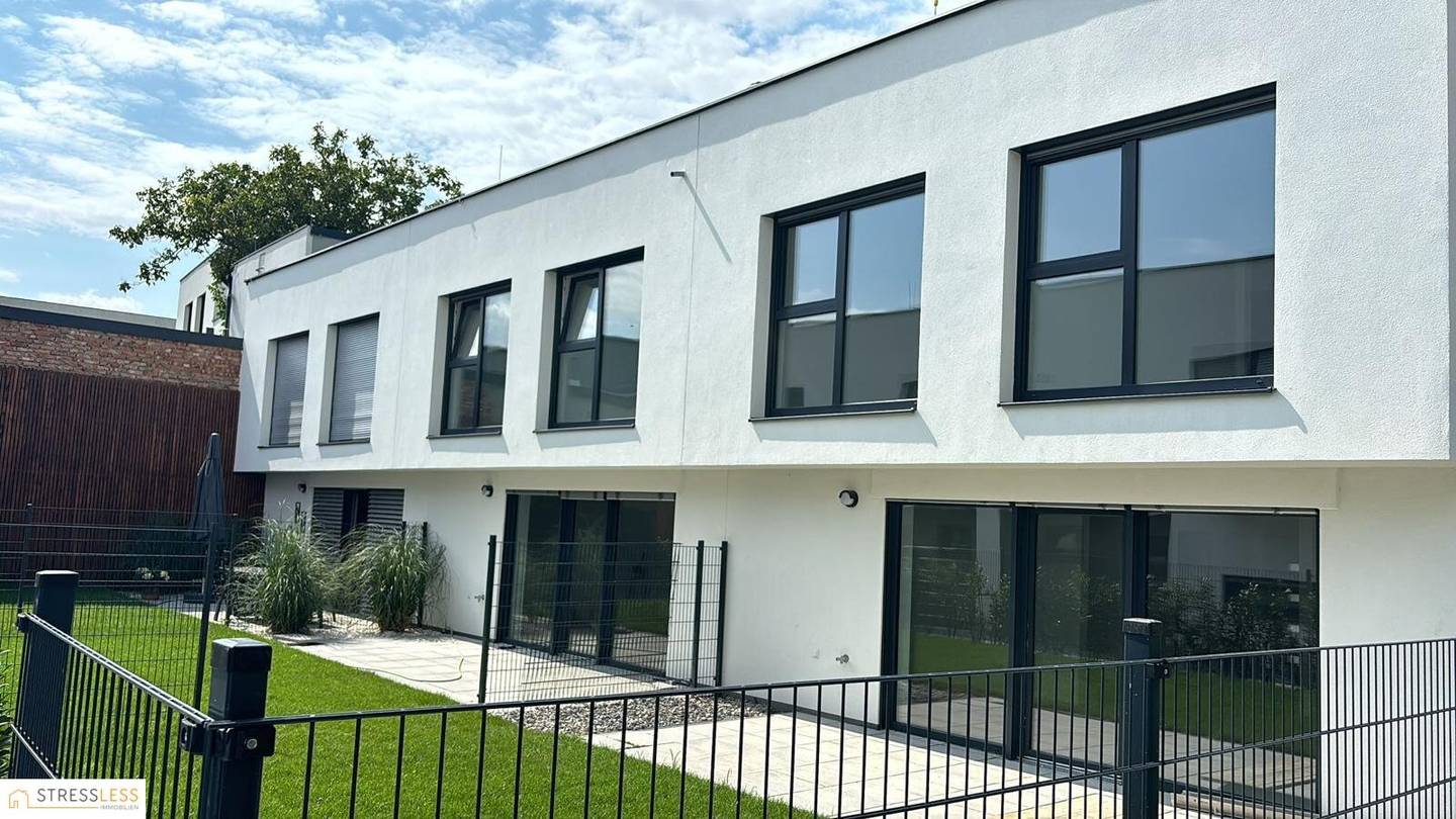 Modern terraced house with garden, terrace &amp; EV charging station in Maria Lanzendorf
