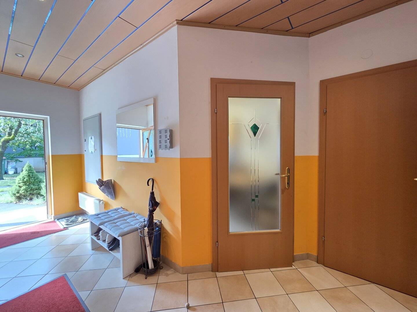 Spacious residential house with potential in a very good and quiet residential location