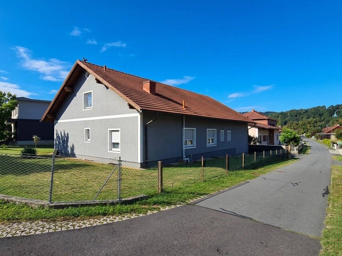 Spacious residential house with potential in a very good and quiet residential location