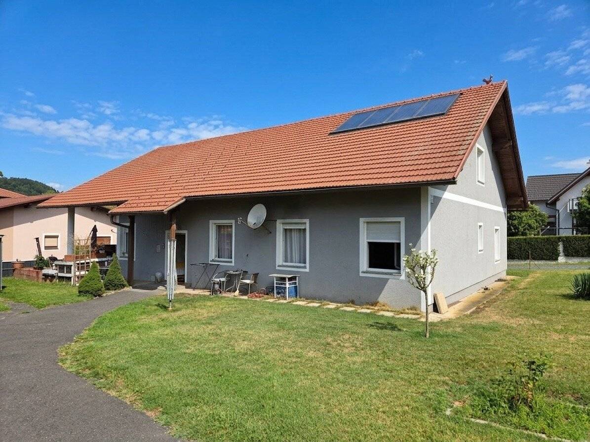 Spacious residential house with potential in a very good and quiet residential location