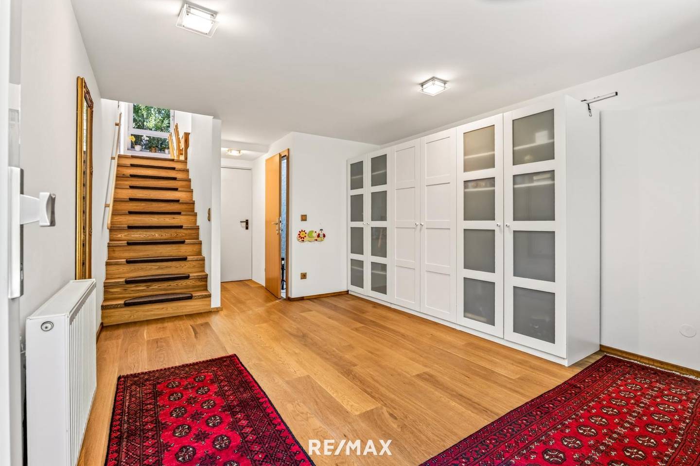 Quiet family apartment with terrace and private garden
