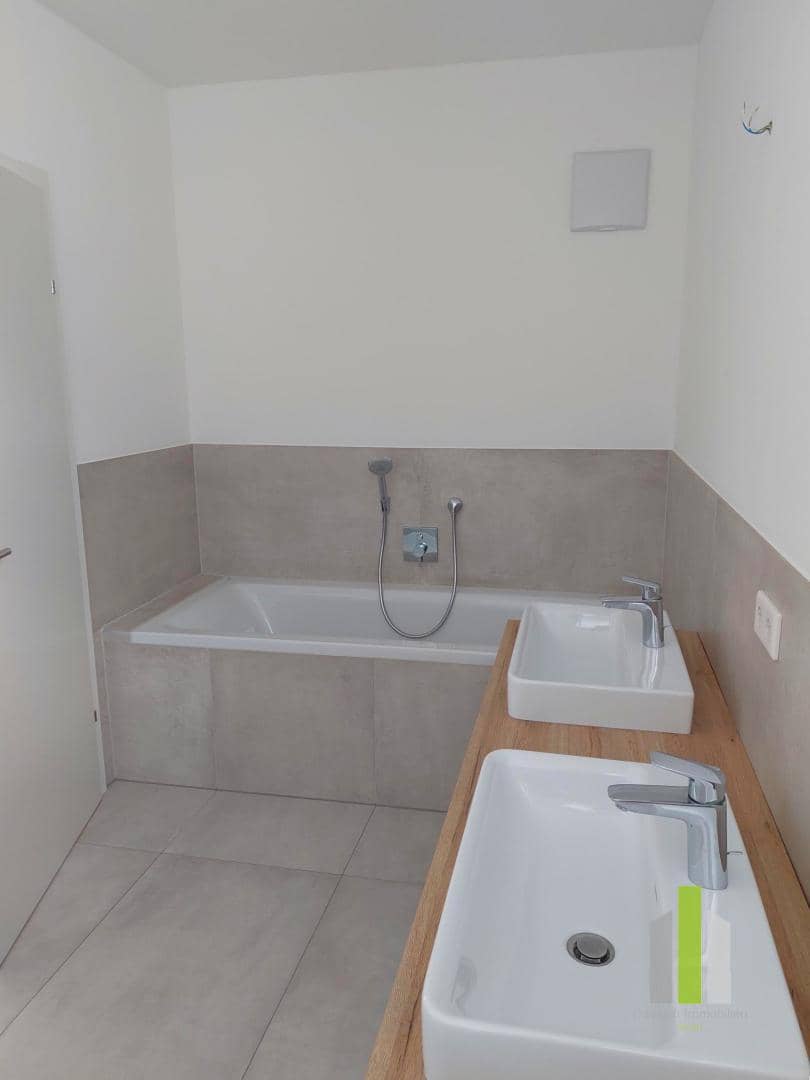 Wohnung mit großer Dachterrasse und inkludierten Parkplätzen