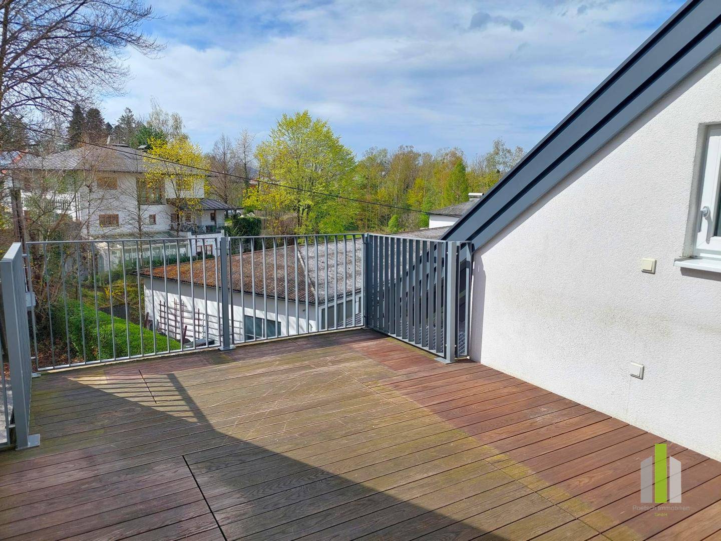 Wohnung mit großer Dachterrasse und inkludierten Parkplätzen