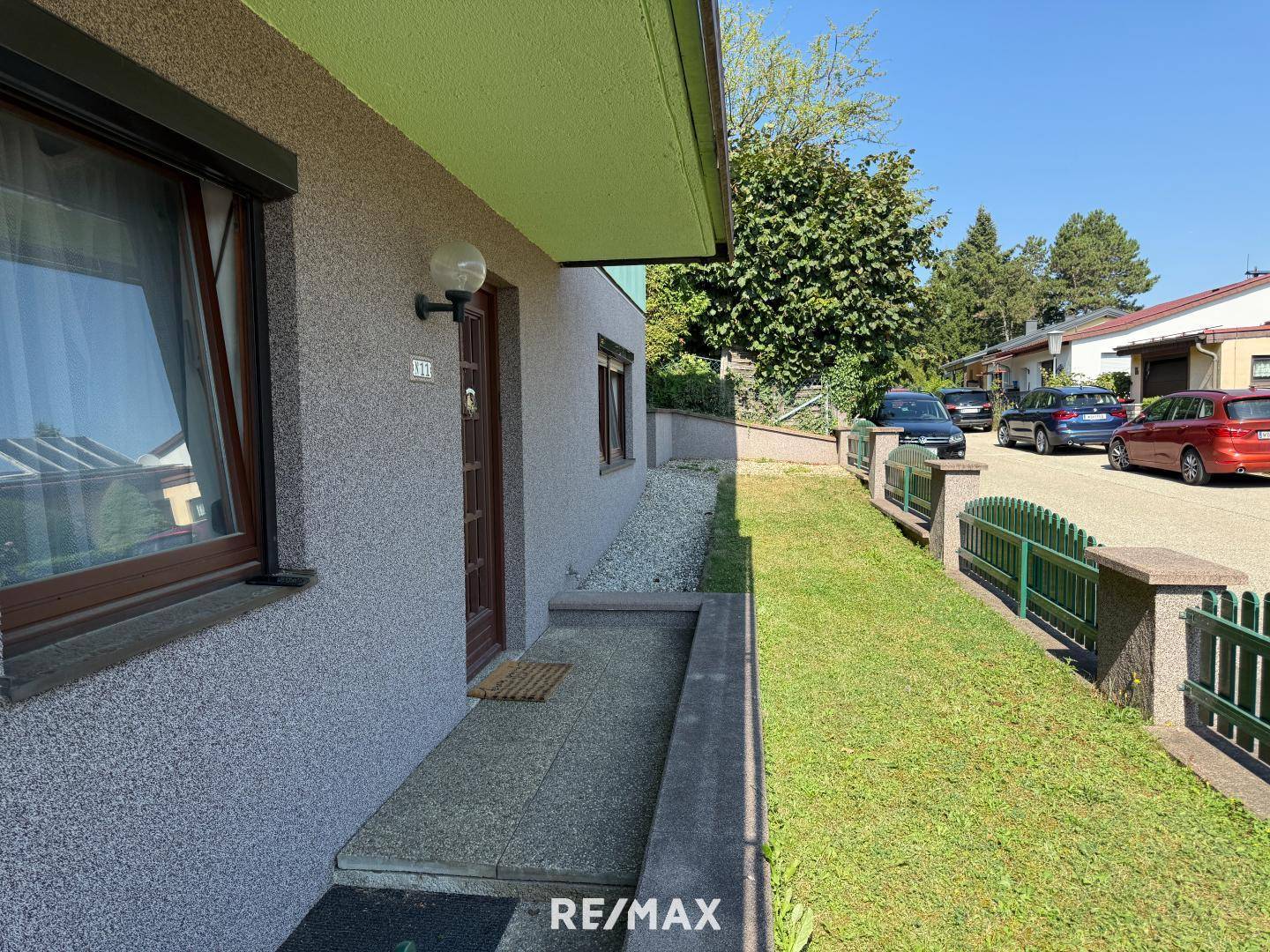 Sonnige Familienwohnung mit Garten und Doppelgarage