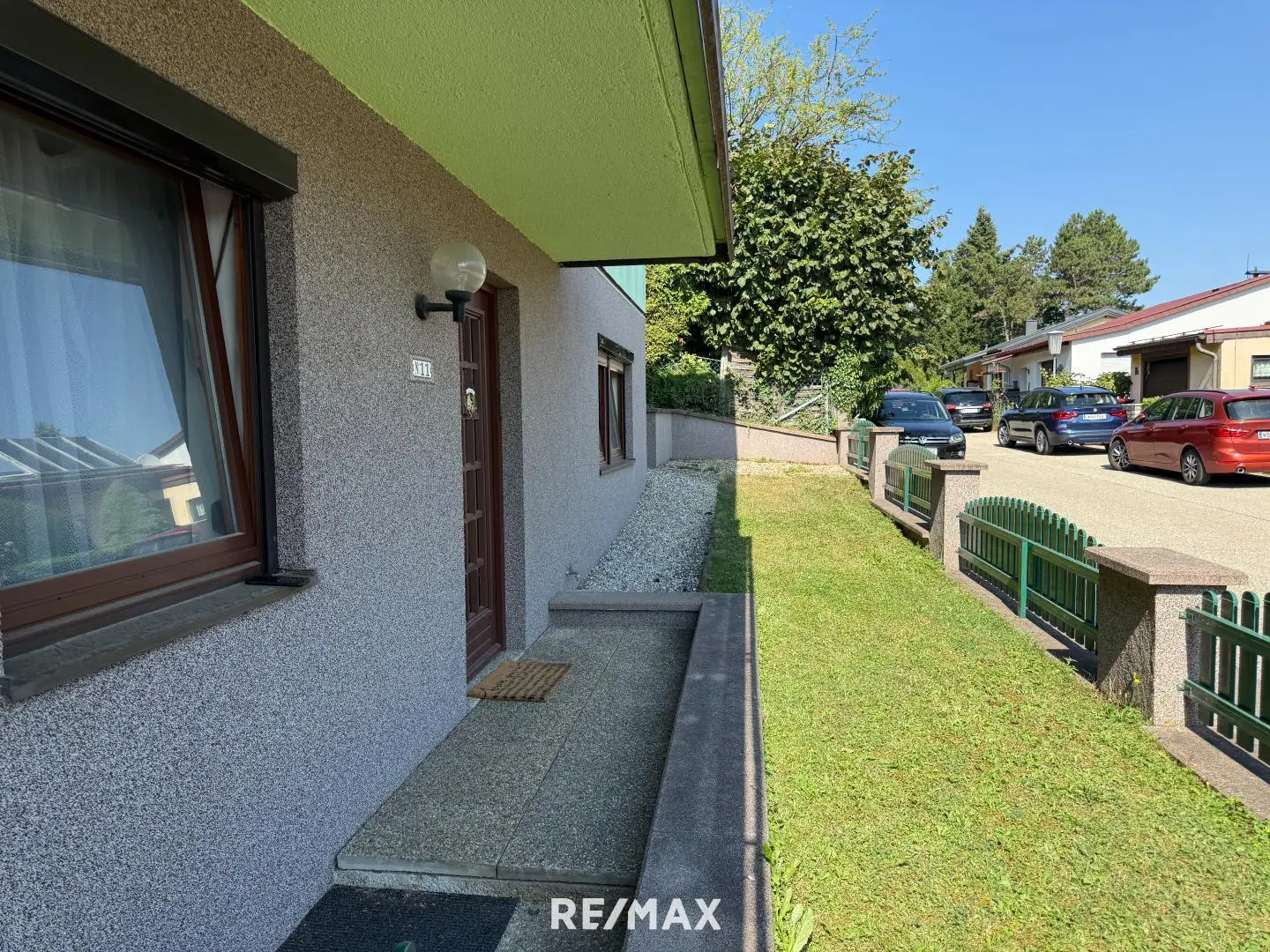 Sunny family apartment with garden and garage