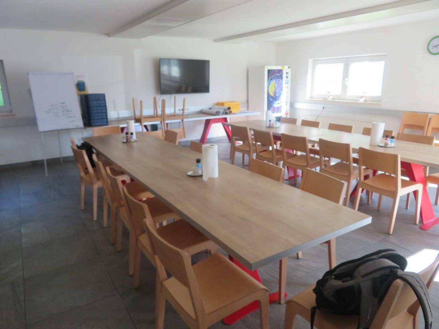 Betriebsbereiter Standort mit Montagehallen Wohnung