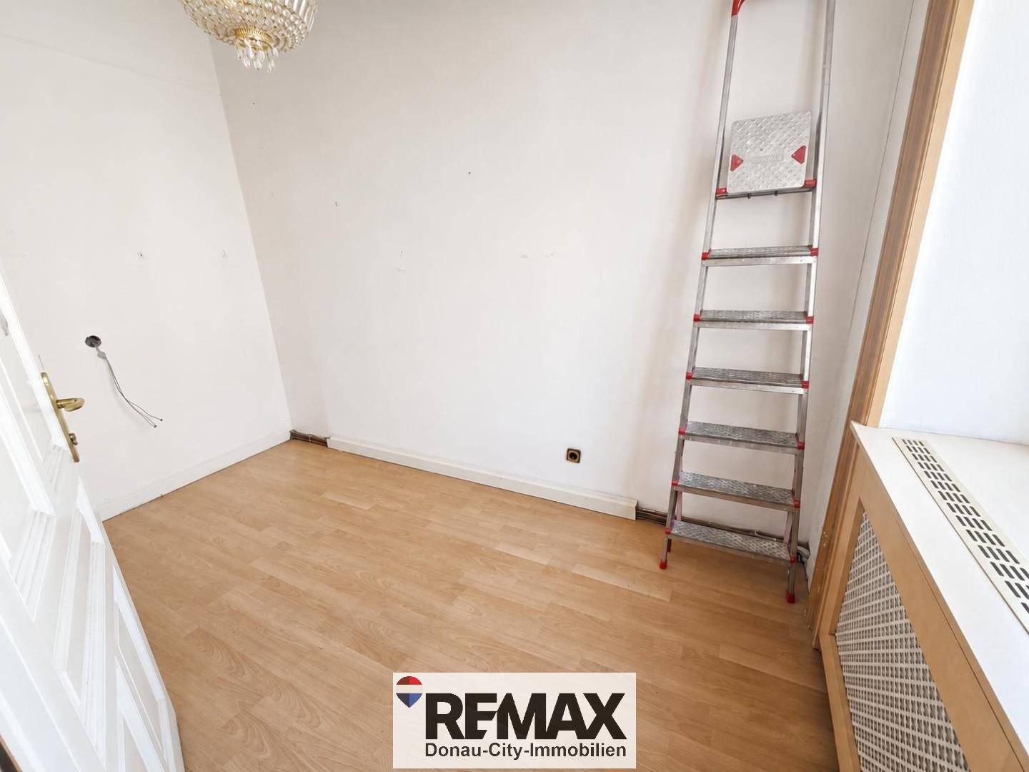 Altbauwohnung mit hohen Räumen und Lift