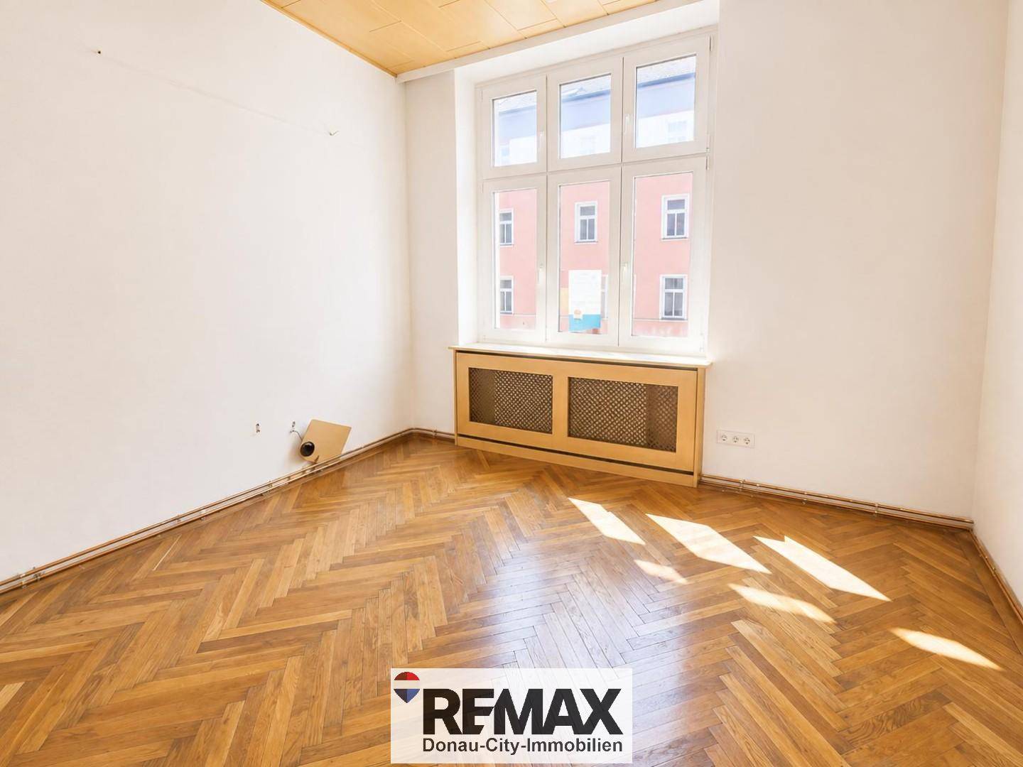 Altbauwohnung mit hohen Räumen und Lift