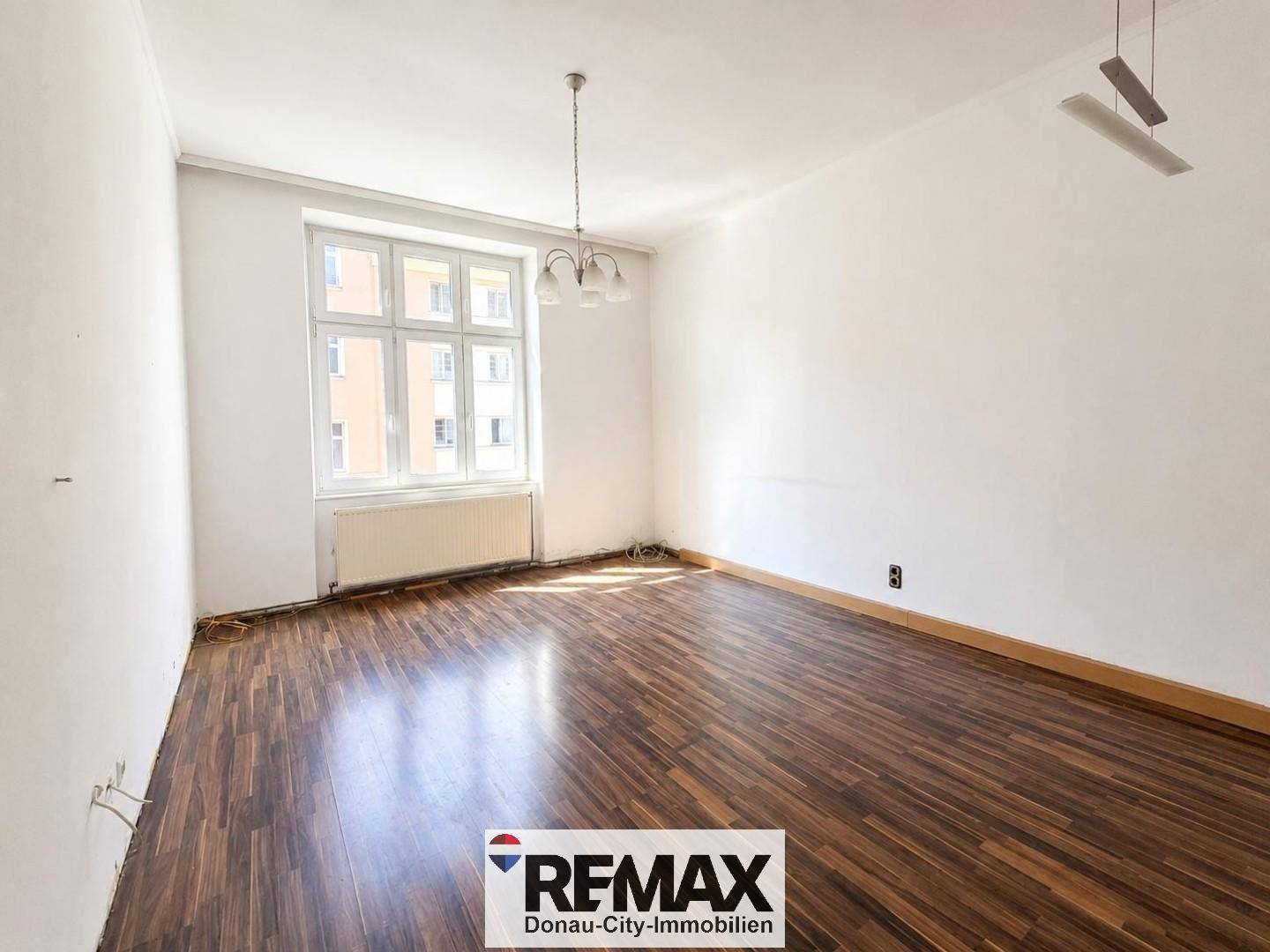 Altbauwohnung mit hohen Räumen und Lift