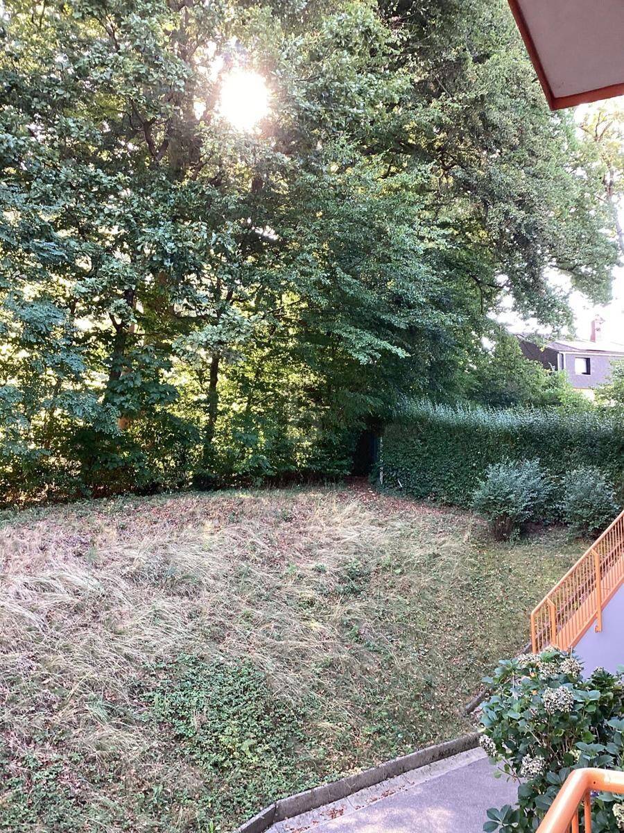 Bright Wohnung in quiet natural setting with balcony