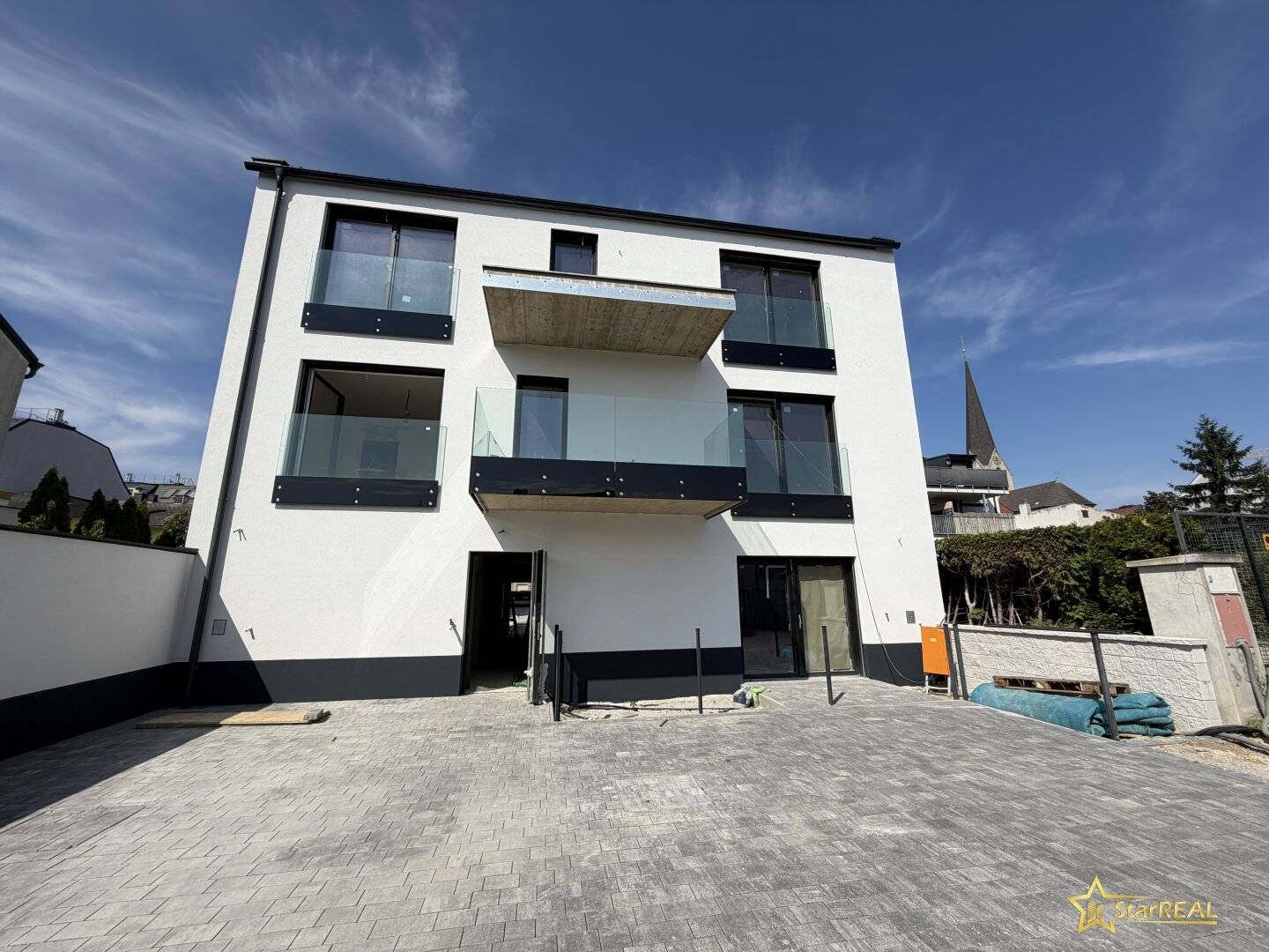 NOCH 3 WOHNUNGEN FREI! EIGENTUMSWOHNUNG DELUXE. 4,5-ZIMMER, TERRASSE - PARKPLÄTZE VERFÜGBAR