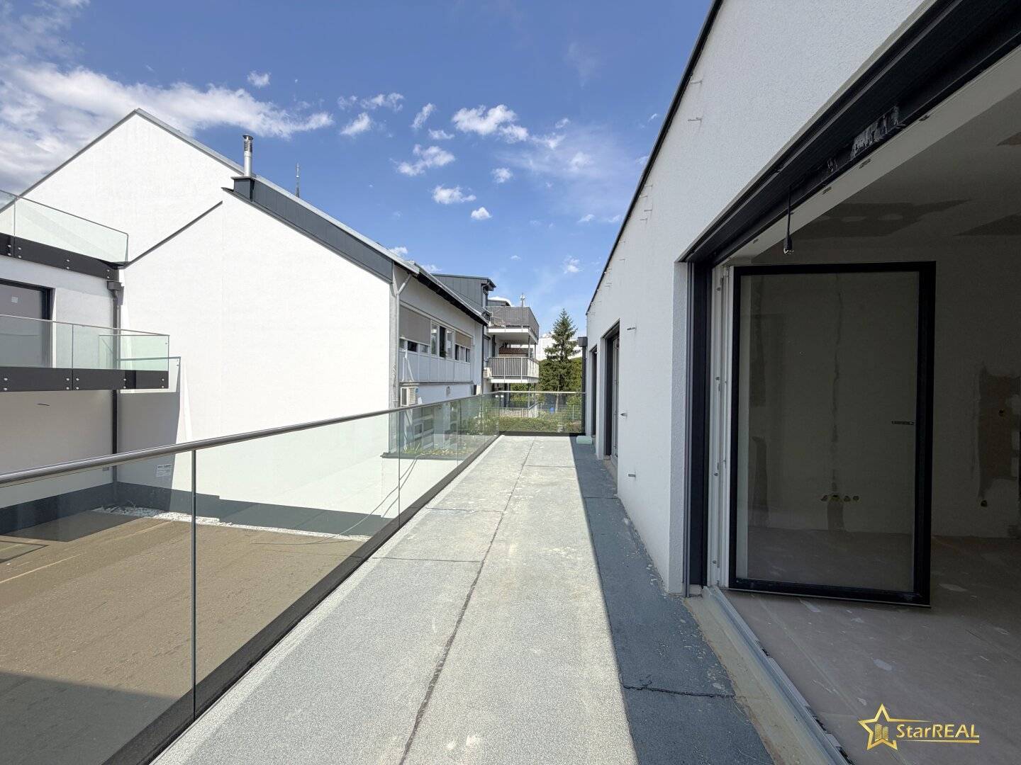 NOCH 3 WOHNUNGEN FREI! EIGENTUMSWOHNUNG DELUXE. 4,5-ZIMMER, TERRASSE - PARKPLÄTZE VERFÜGBAR