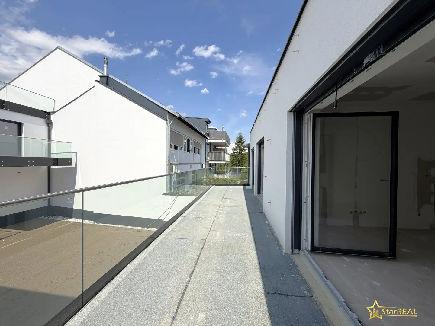 NOCH 3 WOHNUNGEN FREI! EIGENTUMSWOHNUNG DELUXE. 4,5-ZIMMER, TERRASSE - PARKPLÄTZE VERFÜGBAR