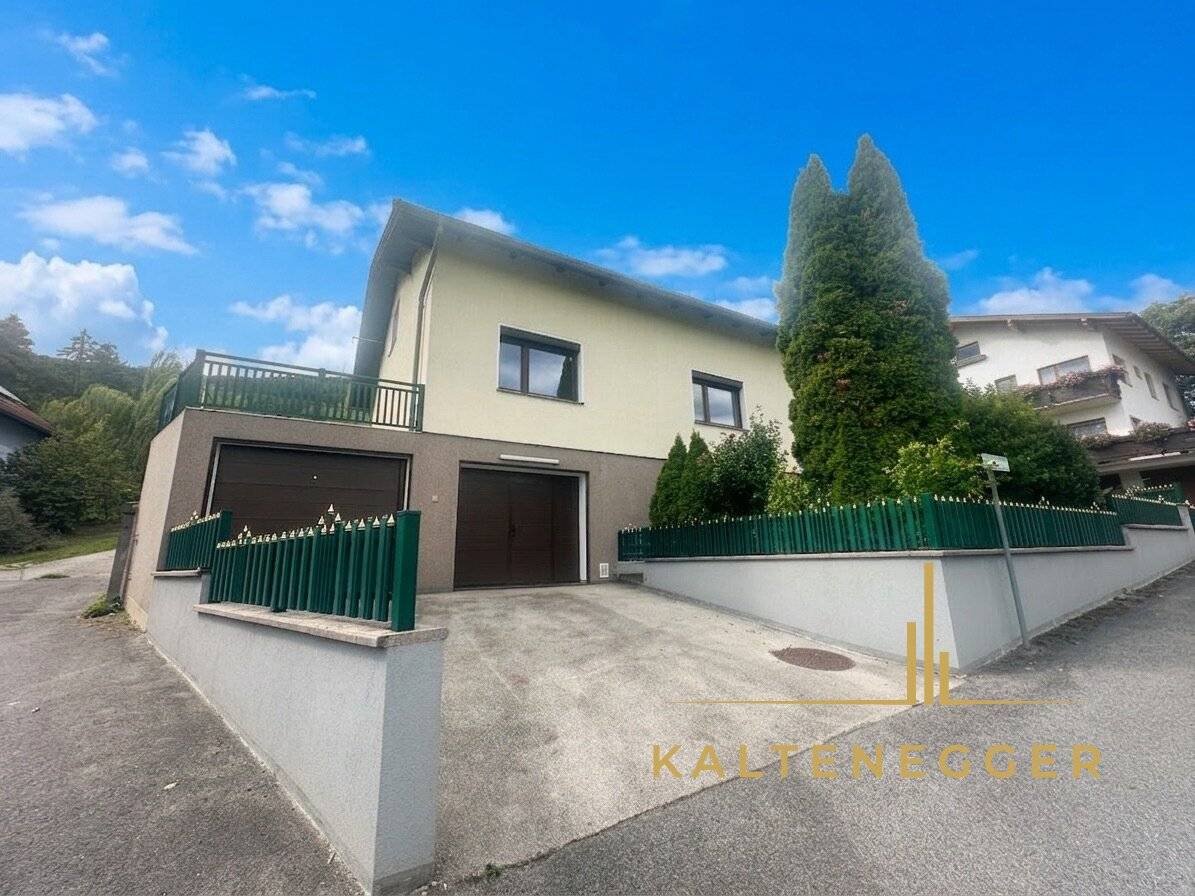 Helles Einfamilienhaus mit großem Garten in ruhiger Lage