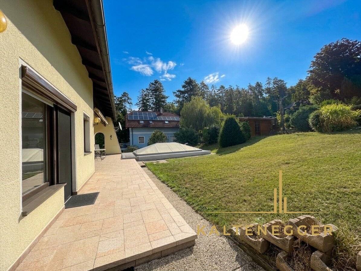 Helles Einfamilienhaus mit großem Garten in ruhiger Lage