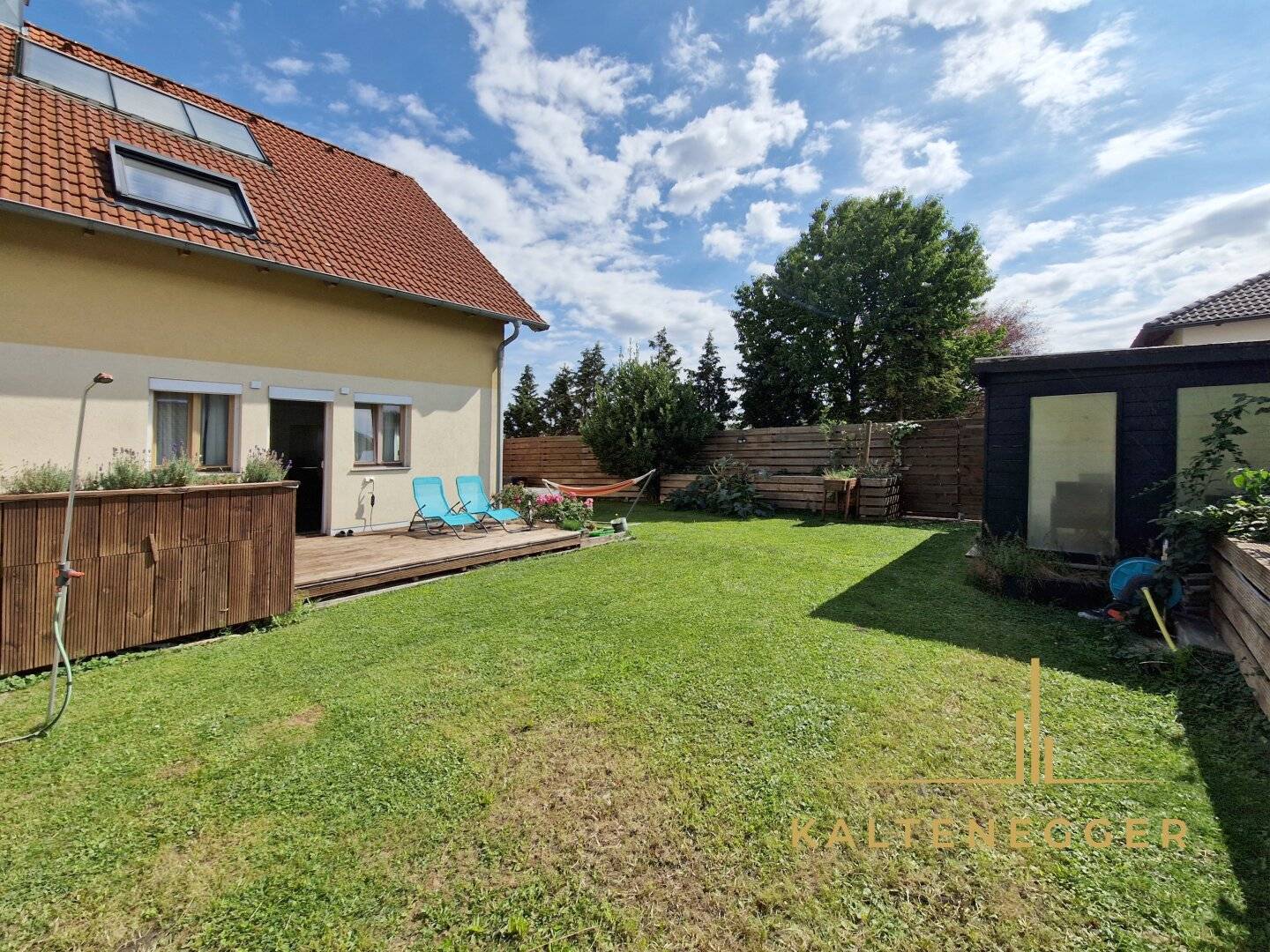 COMFORT OASIS: Charming semi-detached house in Seyring with garden, fireplace and modern amenities