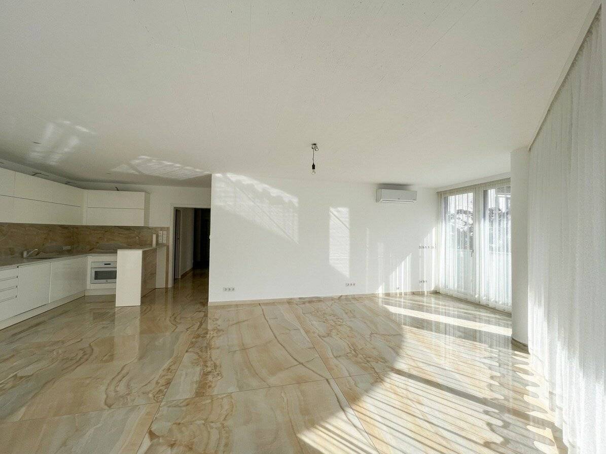 Repräsentative 5-Zimmer-Wohnung mit sonnigem Balkon & Garagenstellplatz