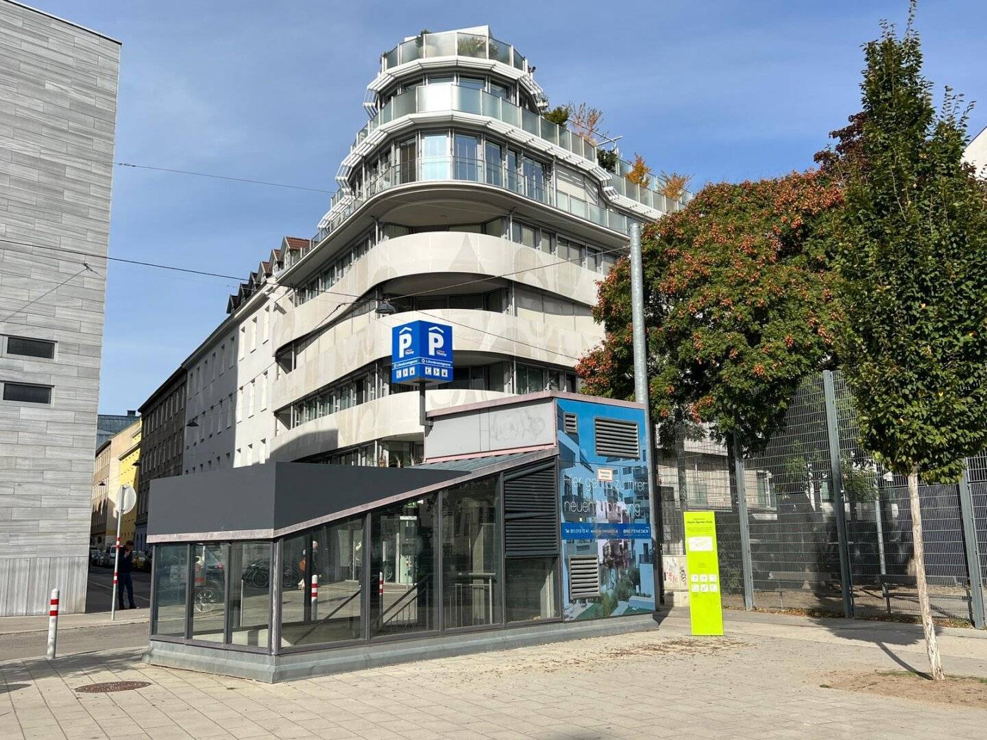 Representative 5-room apartment with sunny balcony and garage parking space