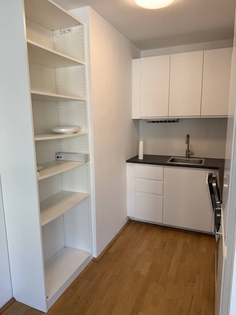 Neuwertige Wohnung mit Loggia und Deckenkühlung