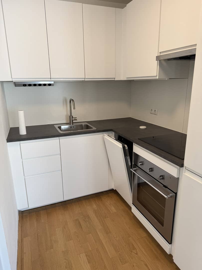 Neuwertige Wohnung mit Loggia und Deckenkühlung