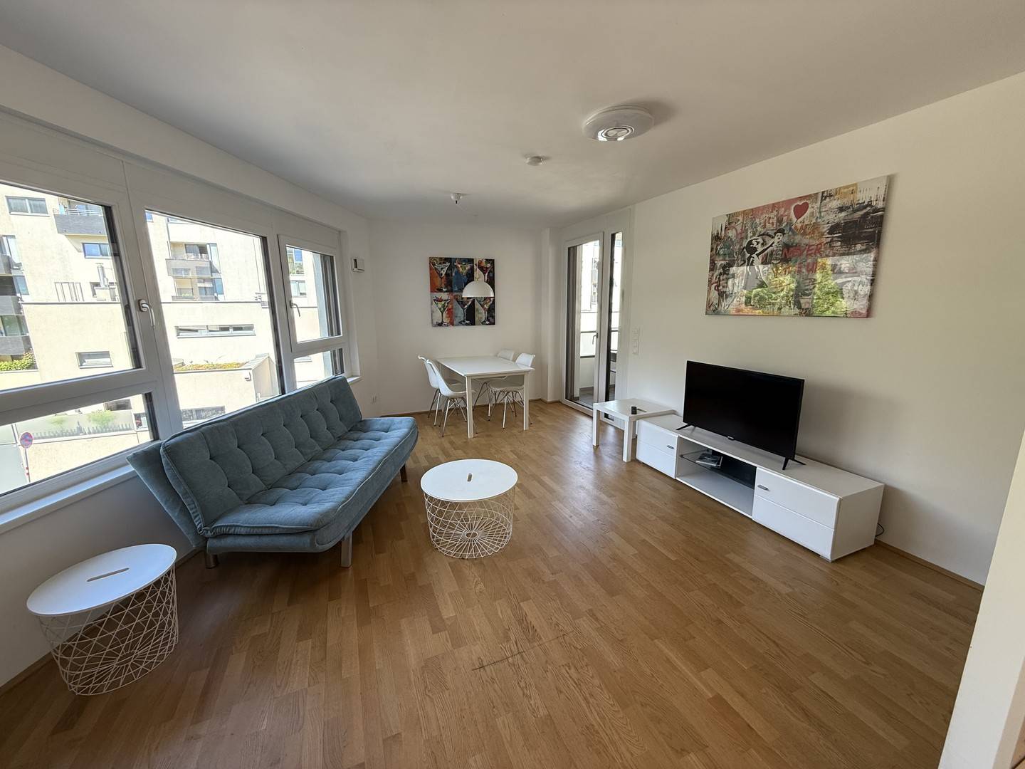 Neuwertige Wohnung mit Loggia und Deckenkühlung