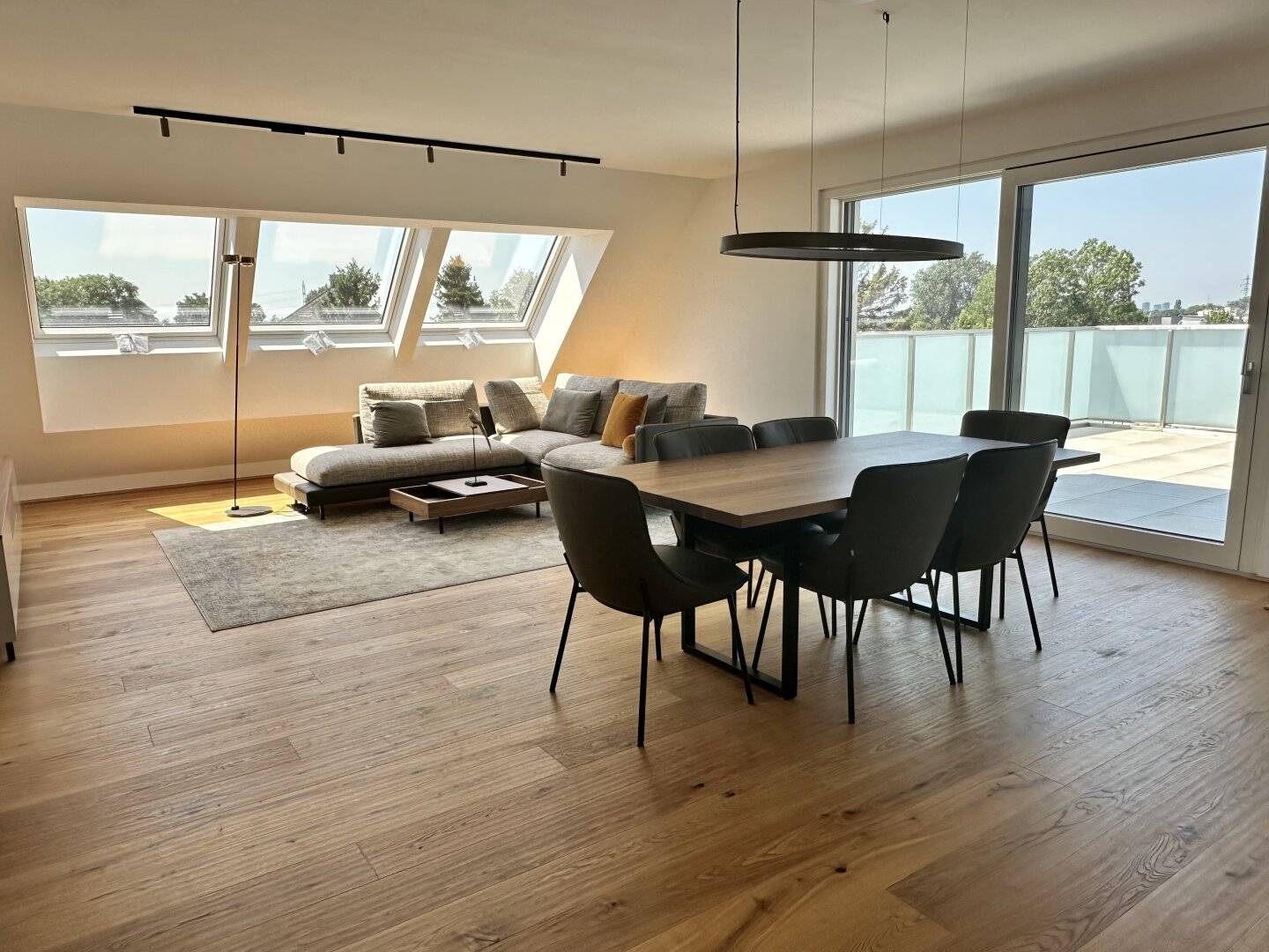 Traumhafte Terrassenwohnung mit hochwertigster Ausstattung! 2 Badezimmer - 2 Terrassen! Provisionsfrei für den Käufer