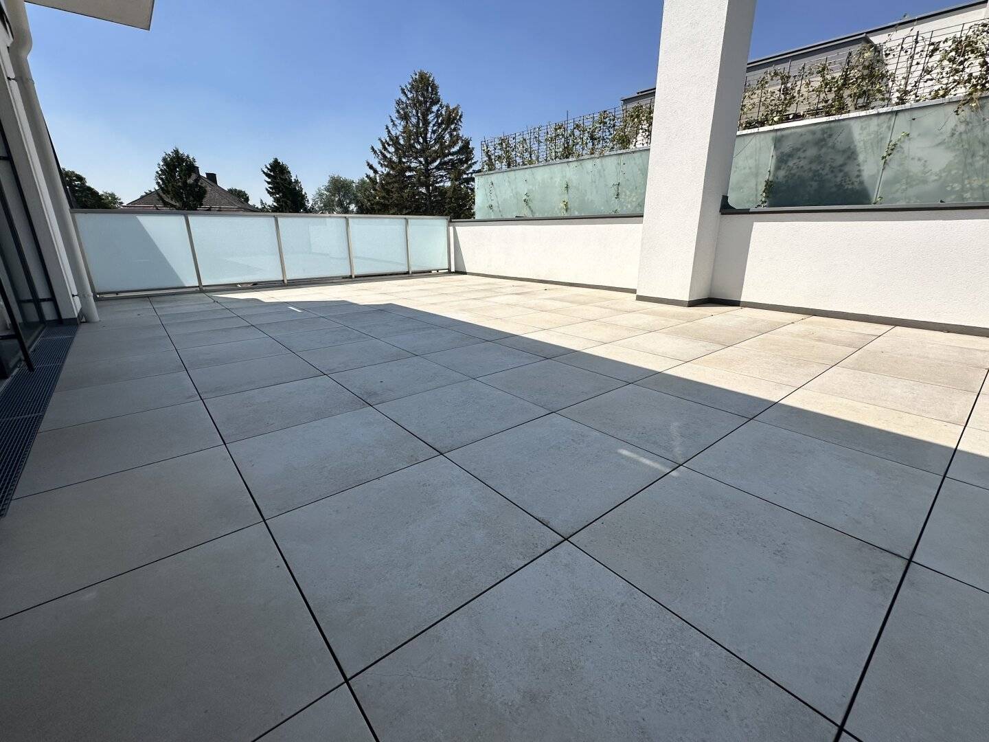 Traumhafte Terrassenwohnung mit hochwertigster Ausstattung! 2 Badezimmer - 2 Terrassen! Provisionsfrei für den Käufer