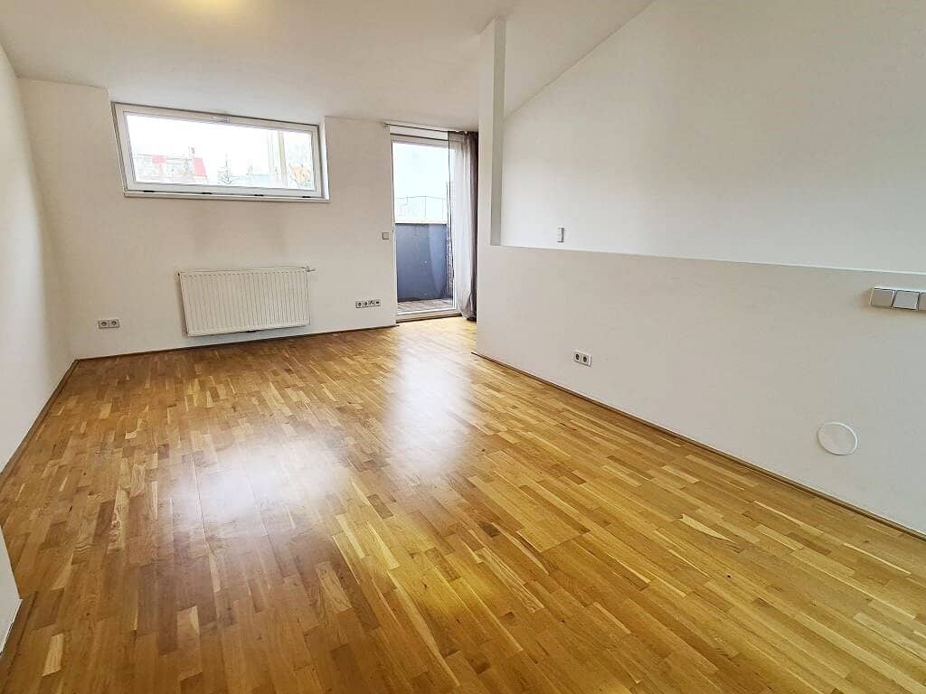 PENZINGER STRASSE, DACHGESCHOSS, 63 m2 Maisonette mit 4 m2 Terrasse, 2 Zimmer, Komplettküche, Wannenbad, Gartenmitbenutzung