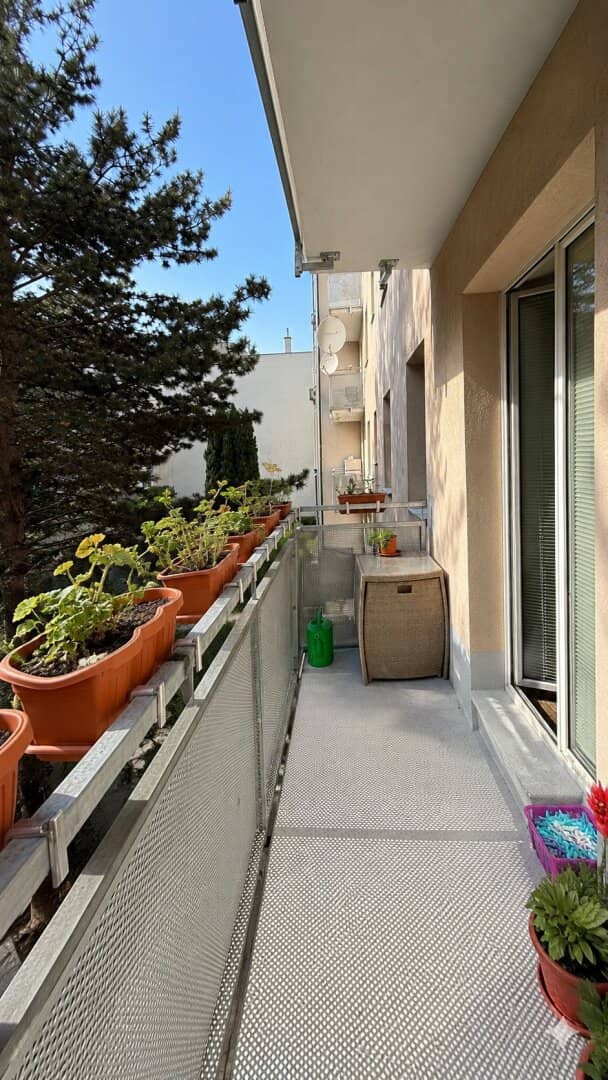 Balcony apartment in popular location 3 rooms with green view