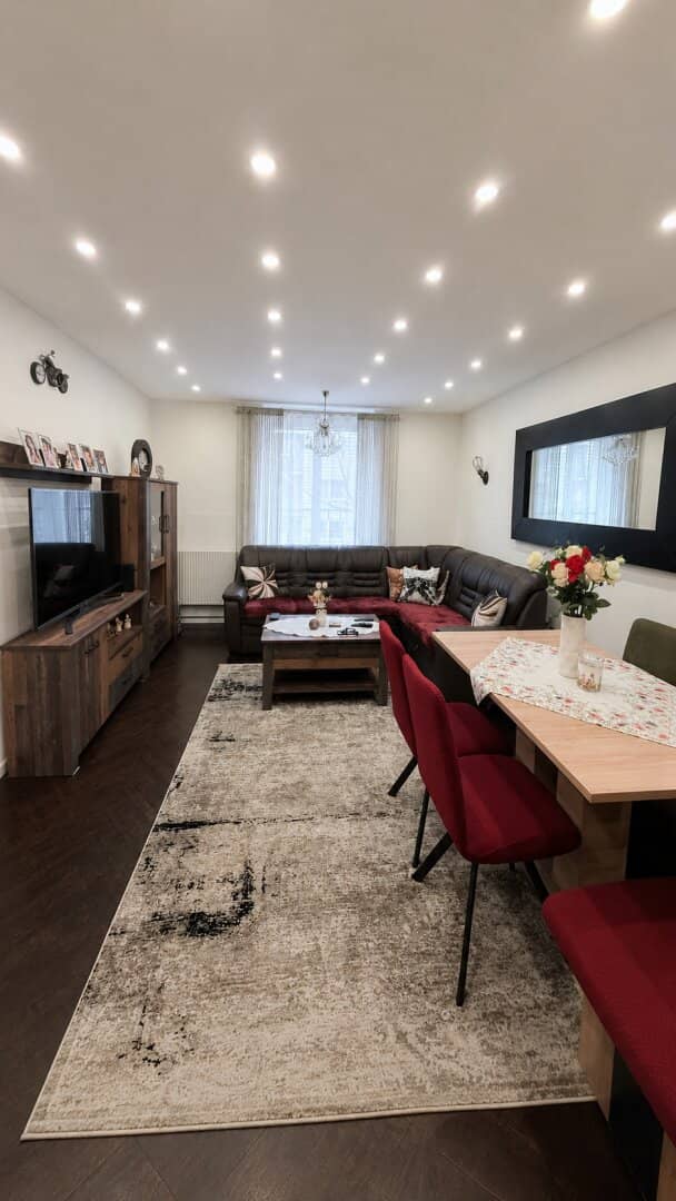 Balcony apartment in popular location 3 rooms with green view