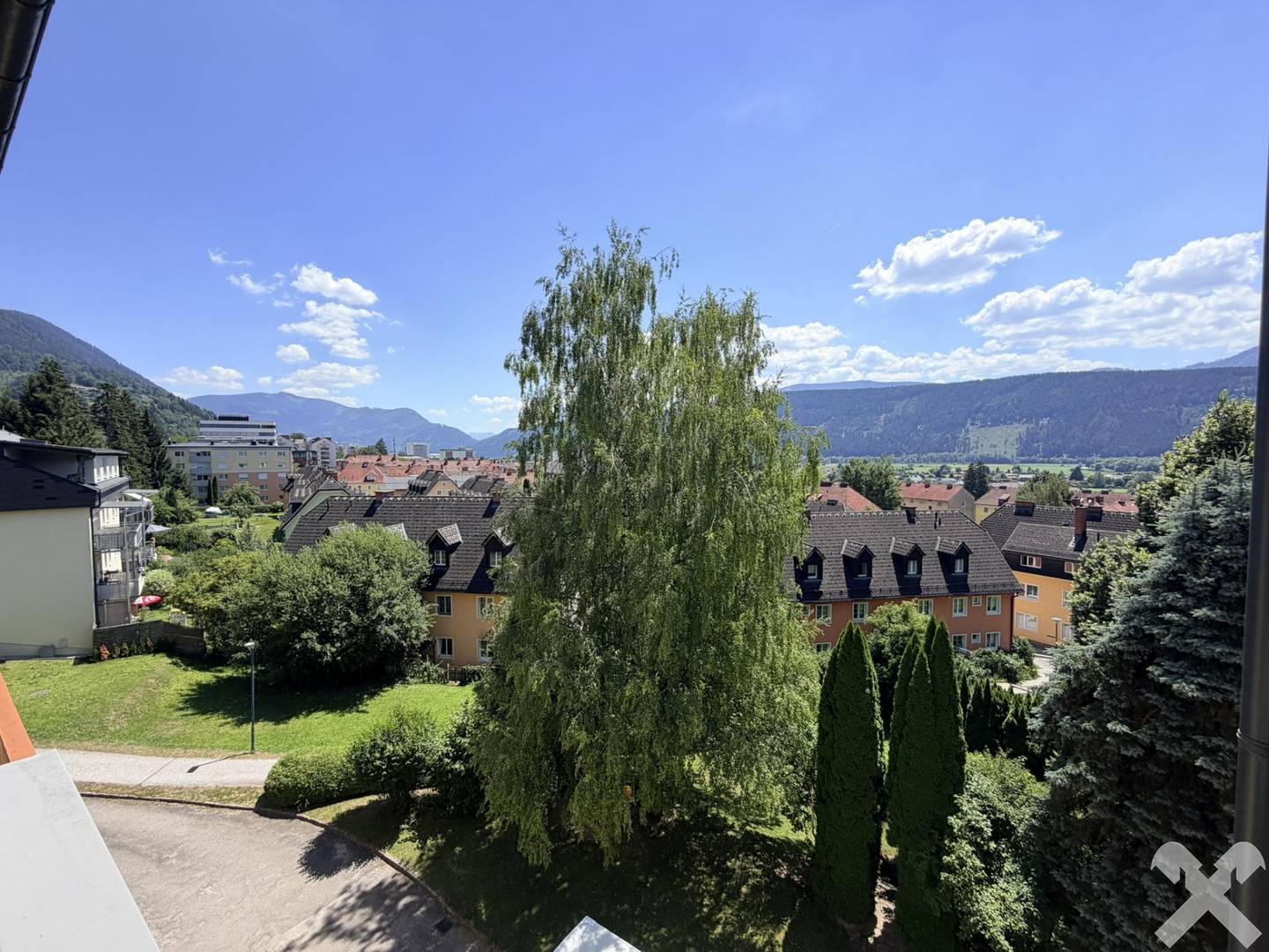 Zentrale Wohnung mit Garage und großem Keller