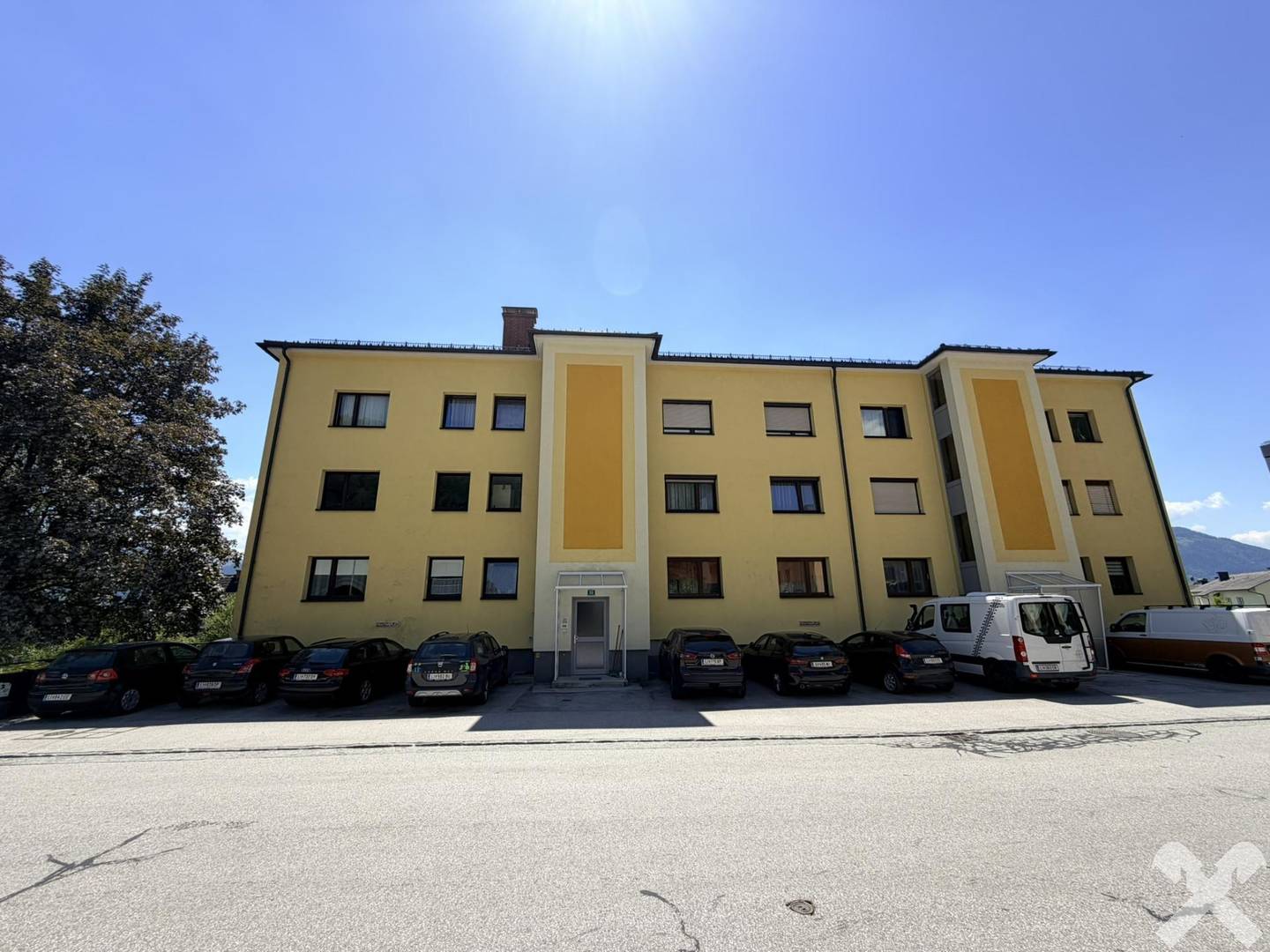 Zentrale Wohnung mit Garage und großem Keller