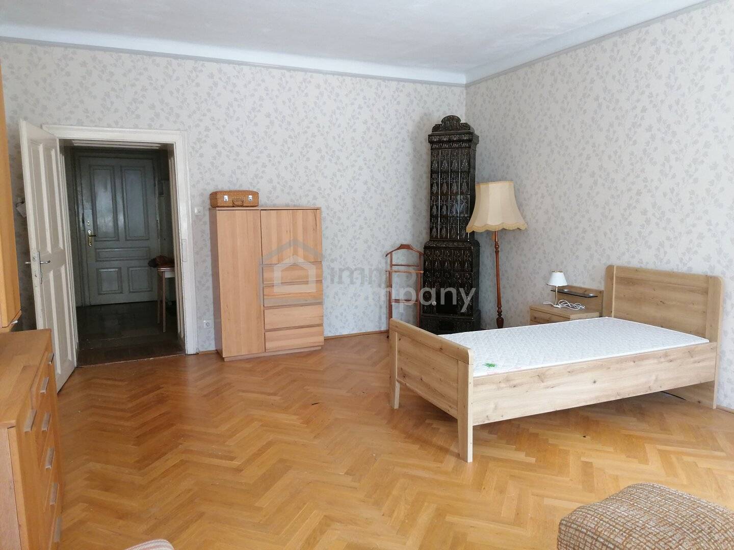 Historic residential house on approx. 7,400 m² plot with development potential