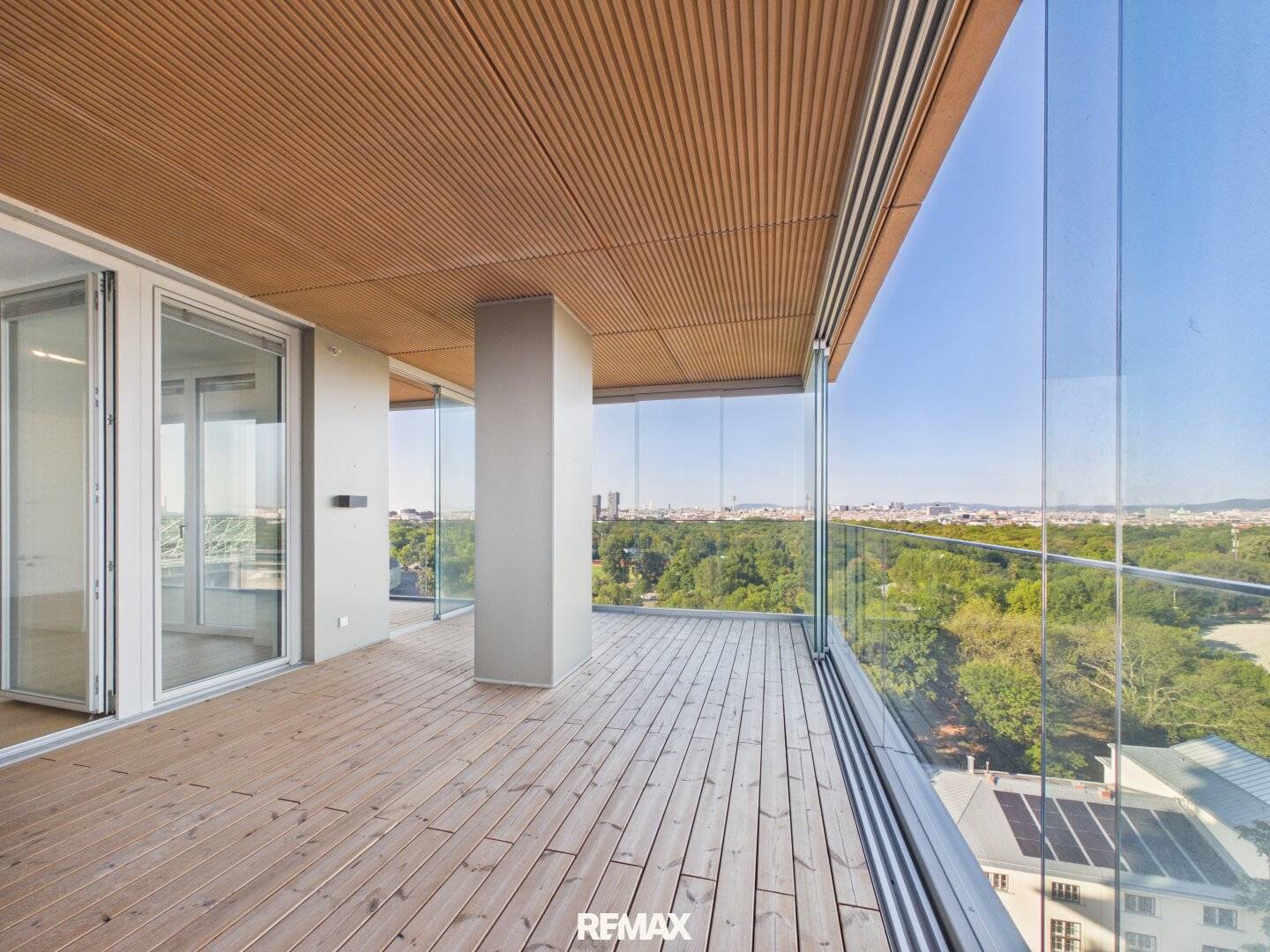 Wohnturm Grünblick: Eckwohnung mit verglastem Balkon auf der Südwestseite im 12. Stock