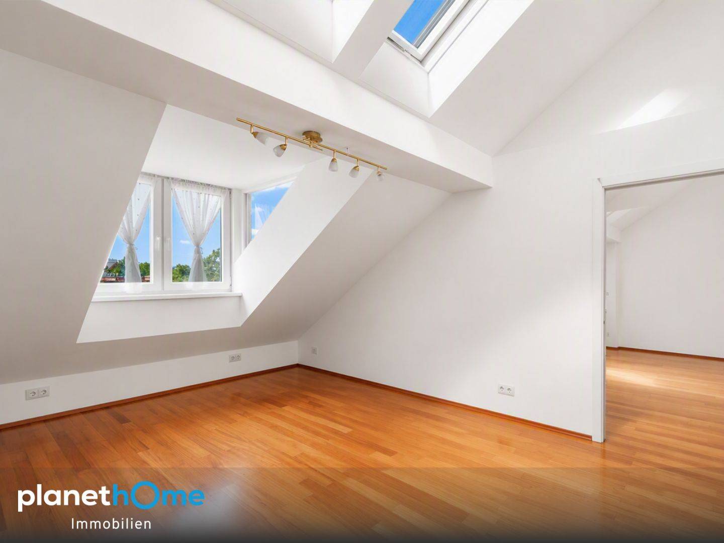 Klimatisierte Dachgeschosswohnung mit großzügiger Dachterrasse